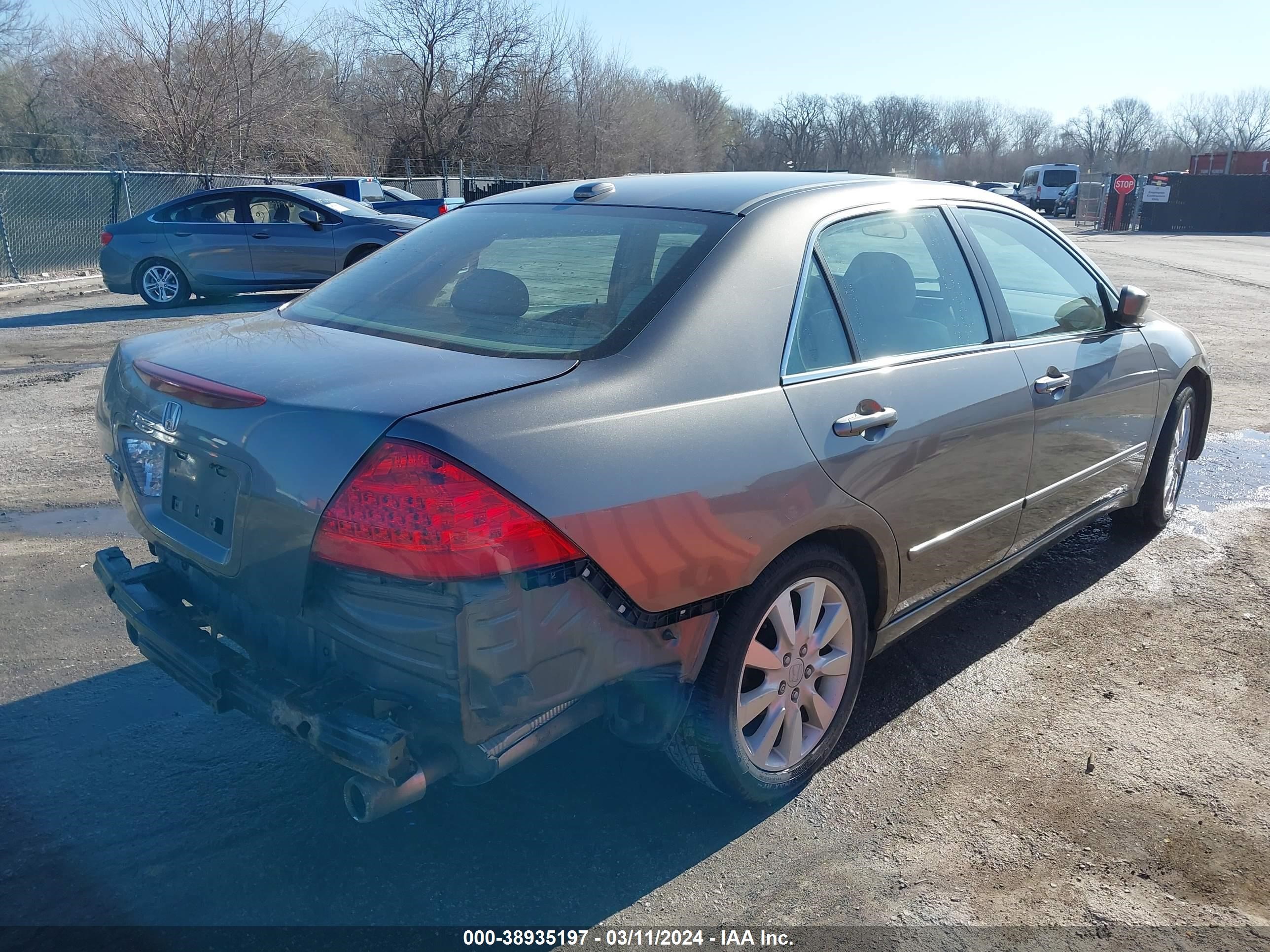 Photo 3 VIN: 1HGCM66806A030461 - HONDA ACCORD 