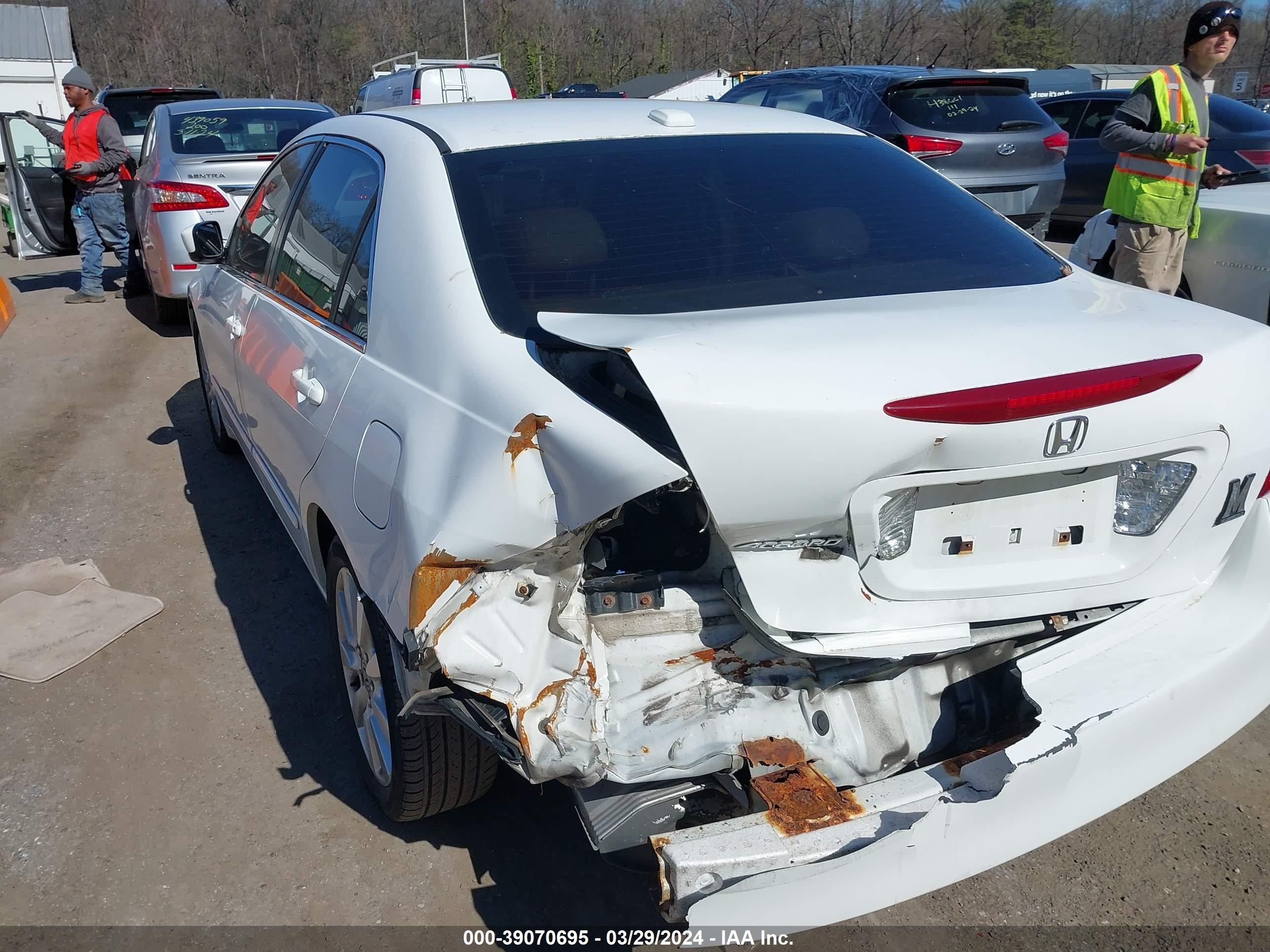 Photo 2 VIN: 1HGCM66807A054275 - HONDA ACCORD 