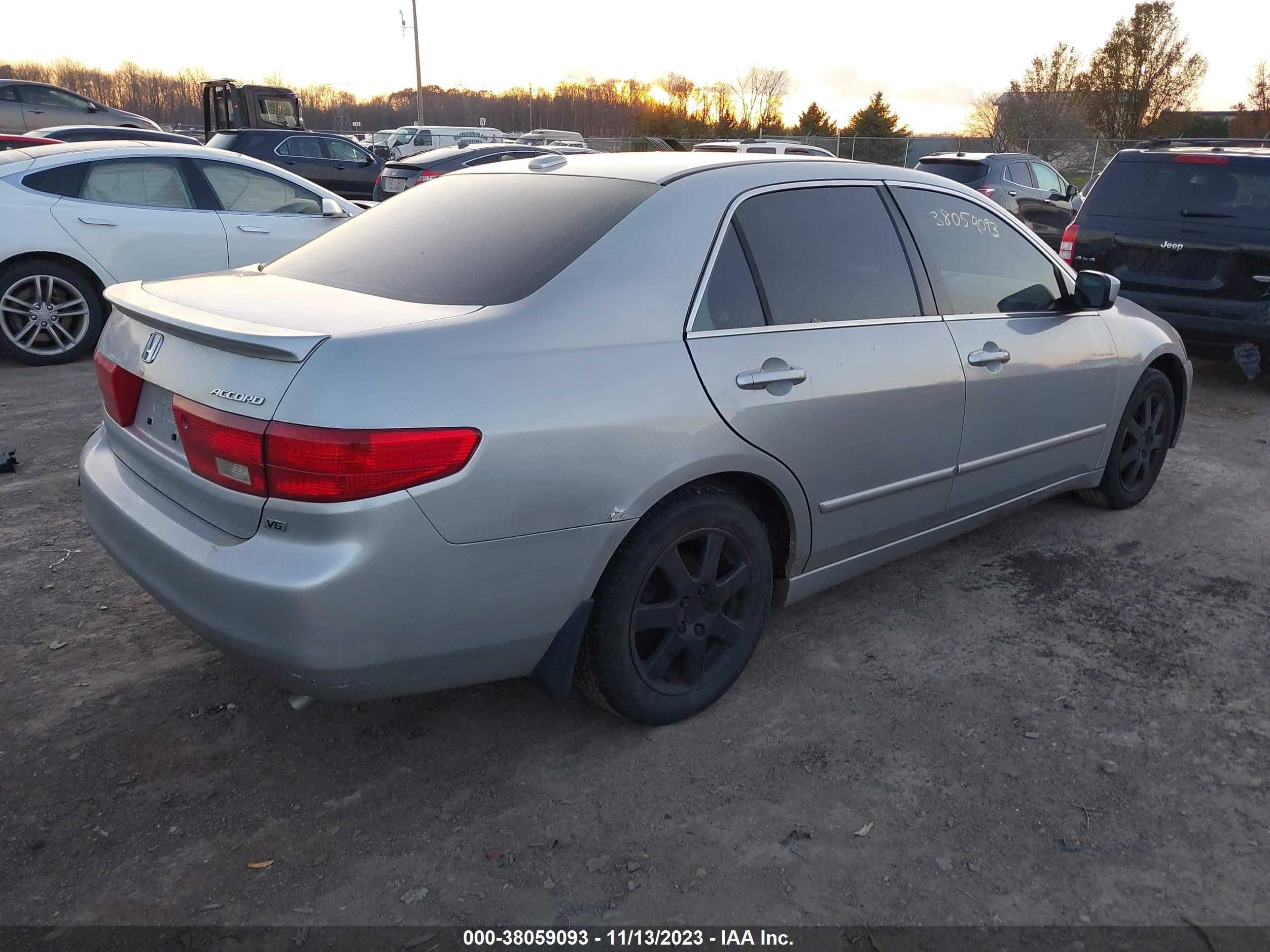 Photo 3 VIN: 1HGCM66885A045403 - HONDA ACCORD 