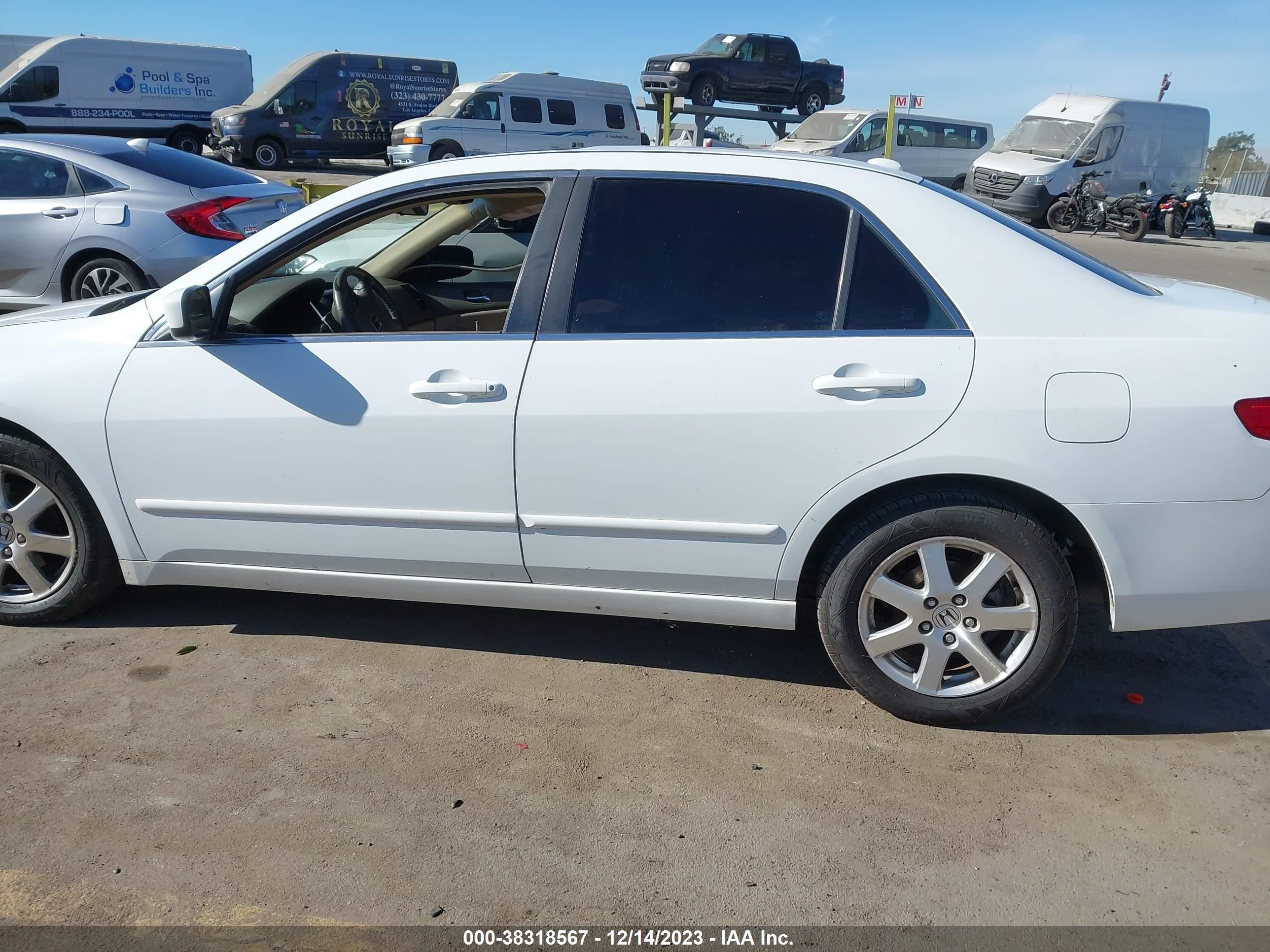 Photo 13 VIN: 1HGCM668X5A028456 - HONDA ACCORD 