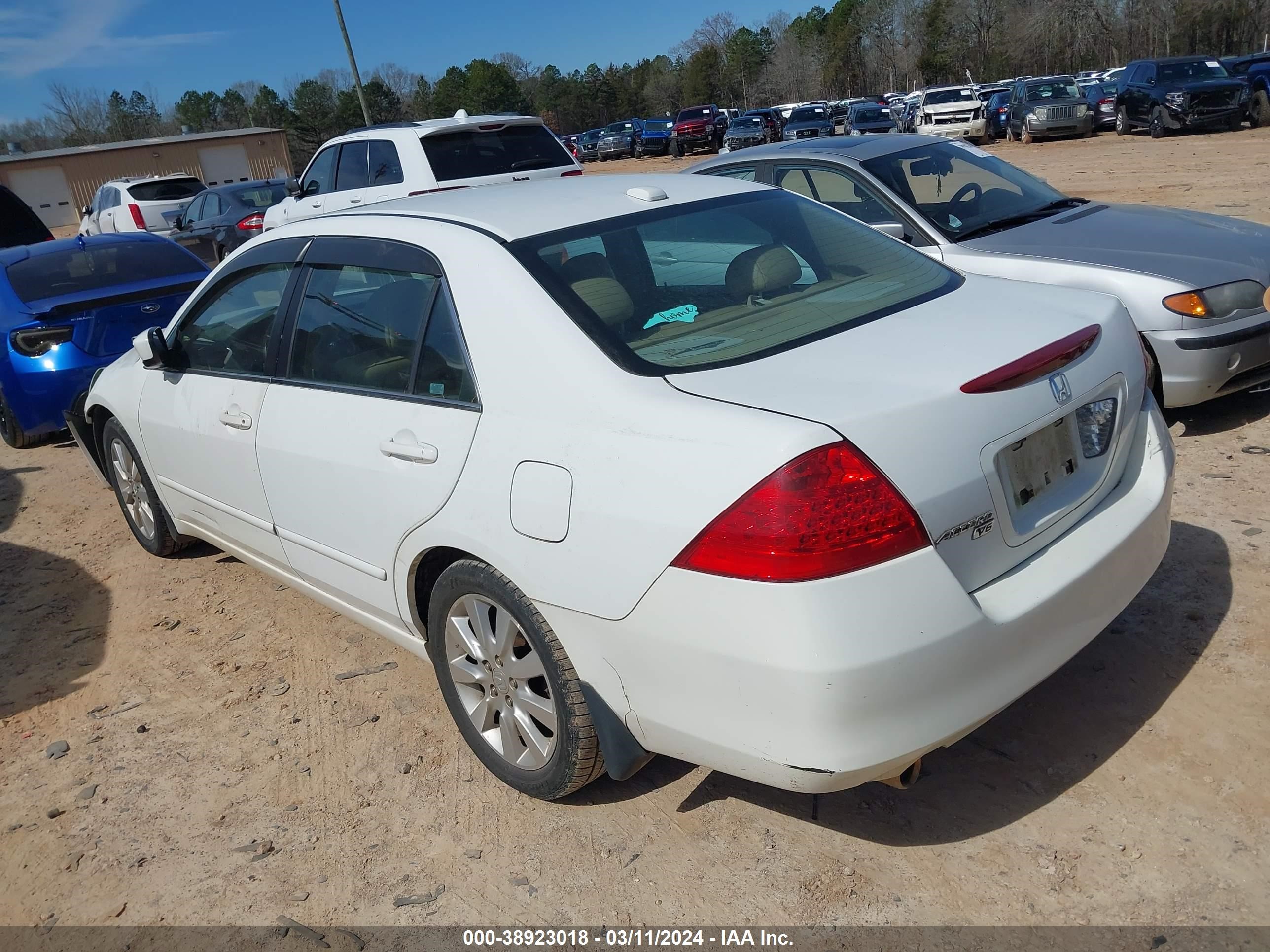 Photo 2 VIN: 1HGCM668X6A028202 - HONDA ACCORD 