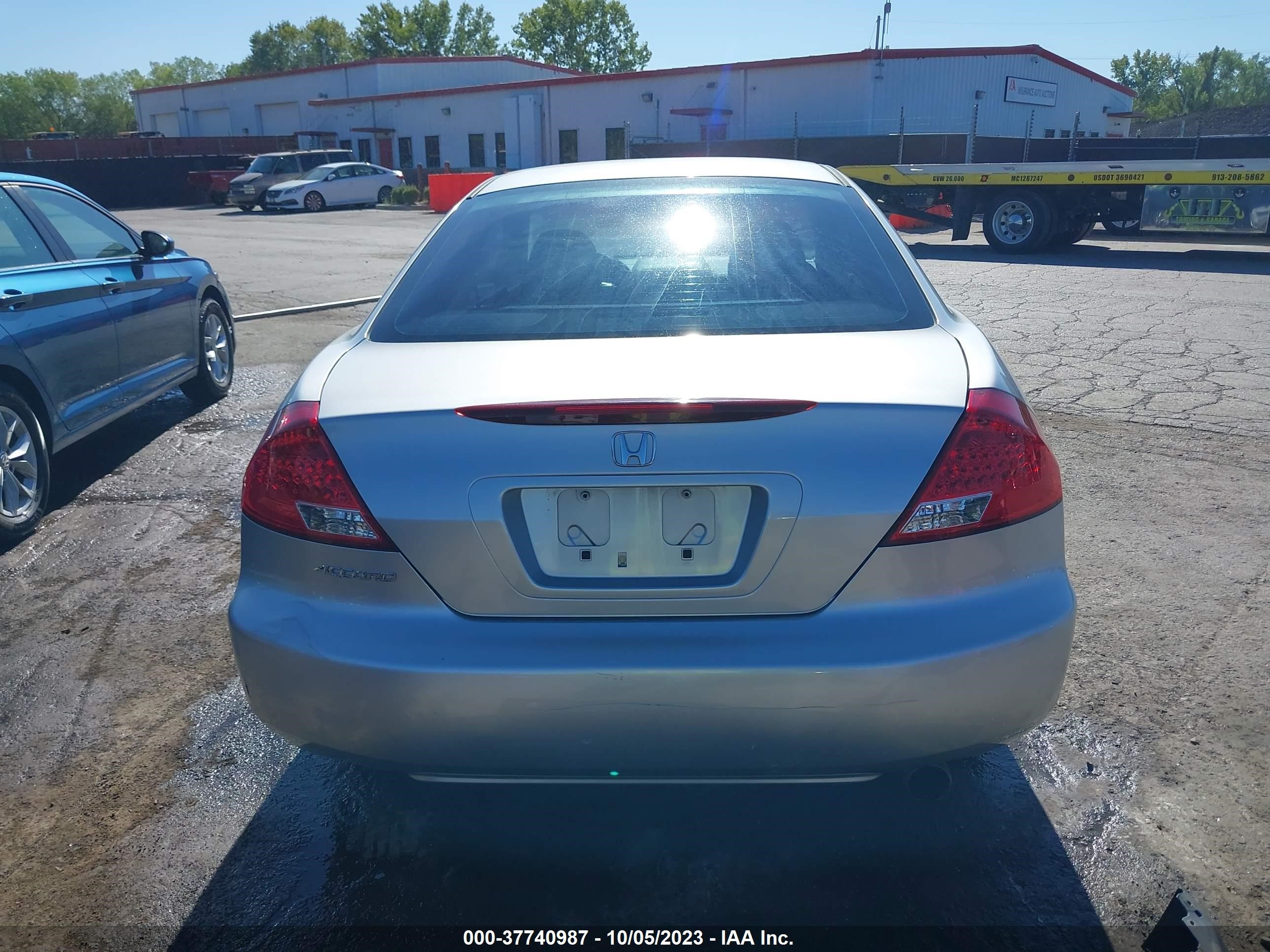 Photo 16 VIN: 1HGCM71786A005229 - HONDA ACCORD 