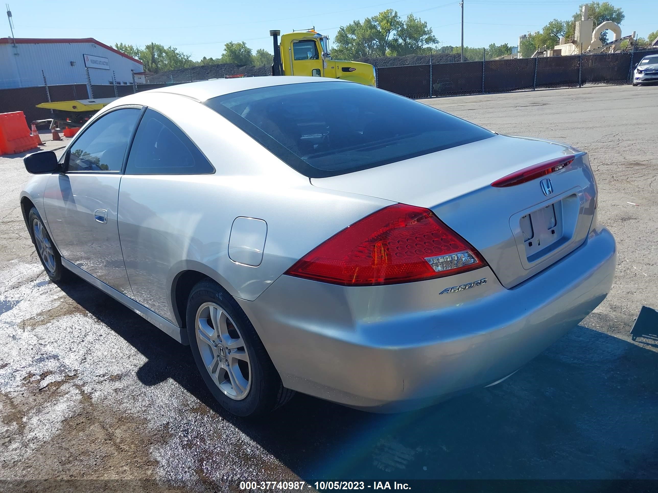 Photo 2 VIN: 1HGCM71786A005229 - HONDA ACCORD 