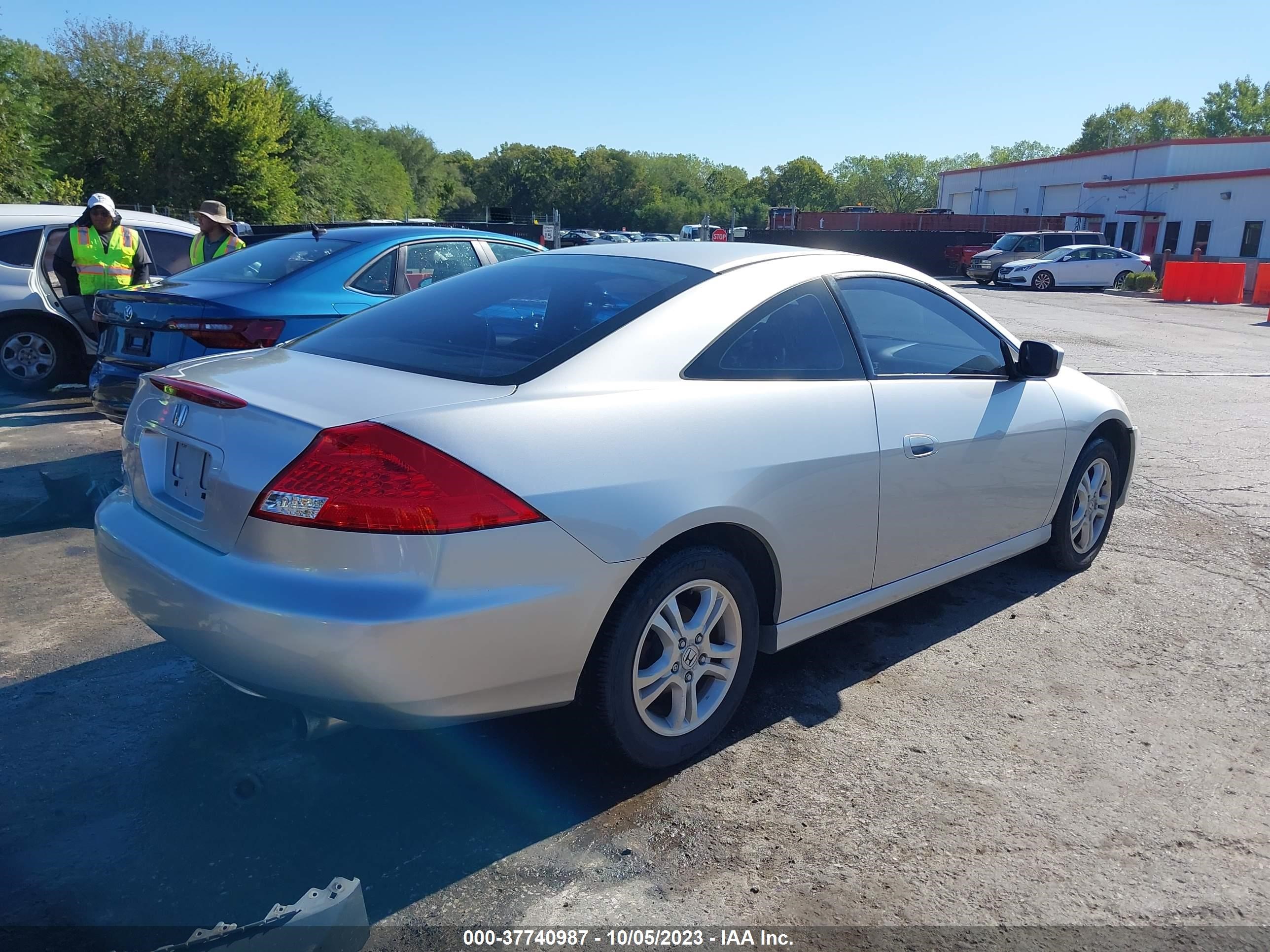 Photo 3 VIN: 1HGCM71786A005229 - HONDA ACCORD 