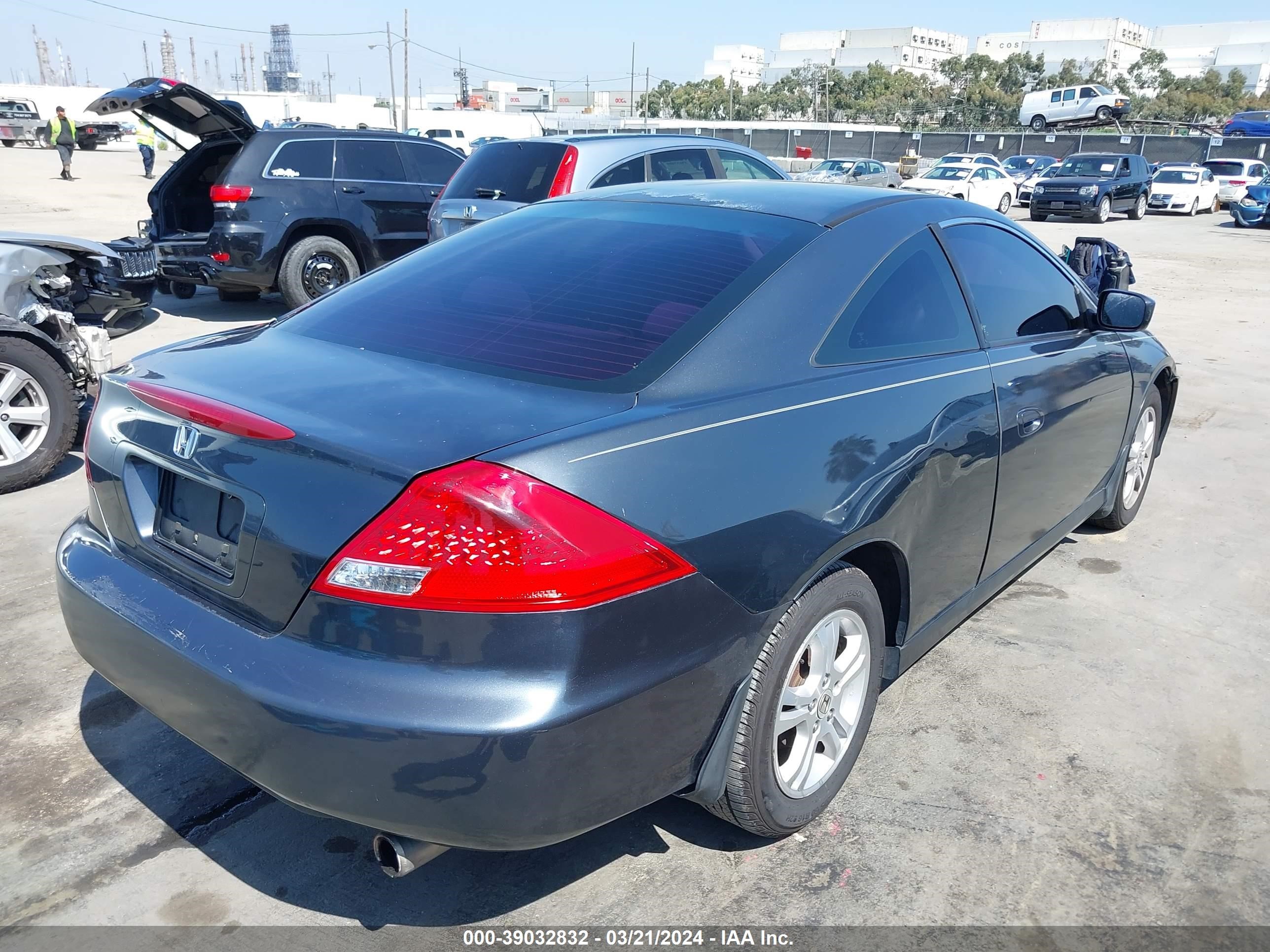 Photo 3 VIN: 1HGCM72396A015733 - HONDA ACCORD 