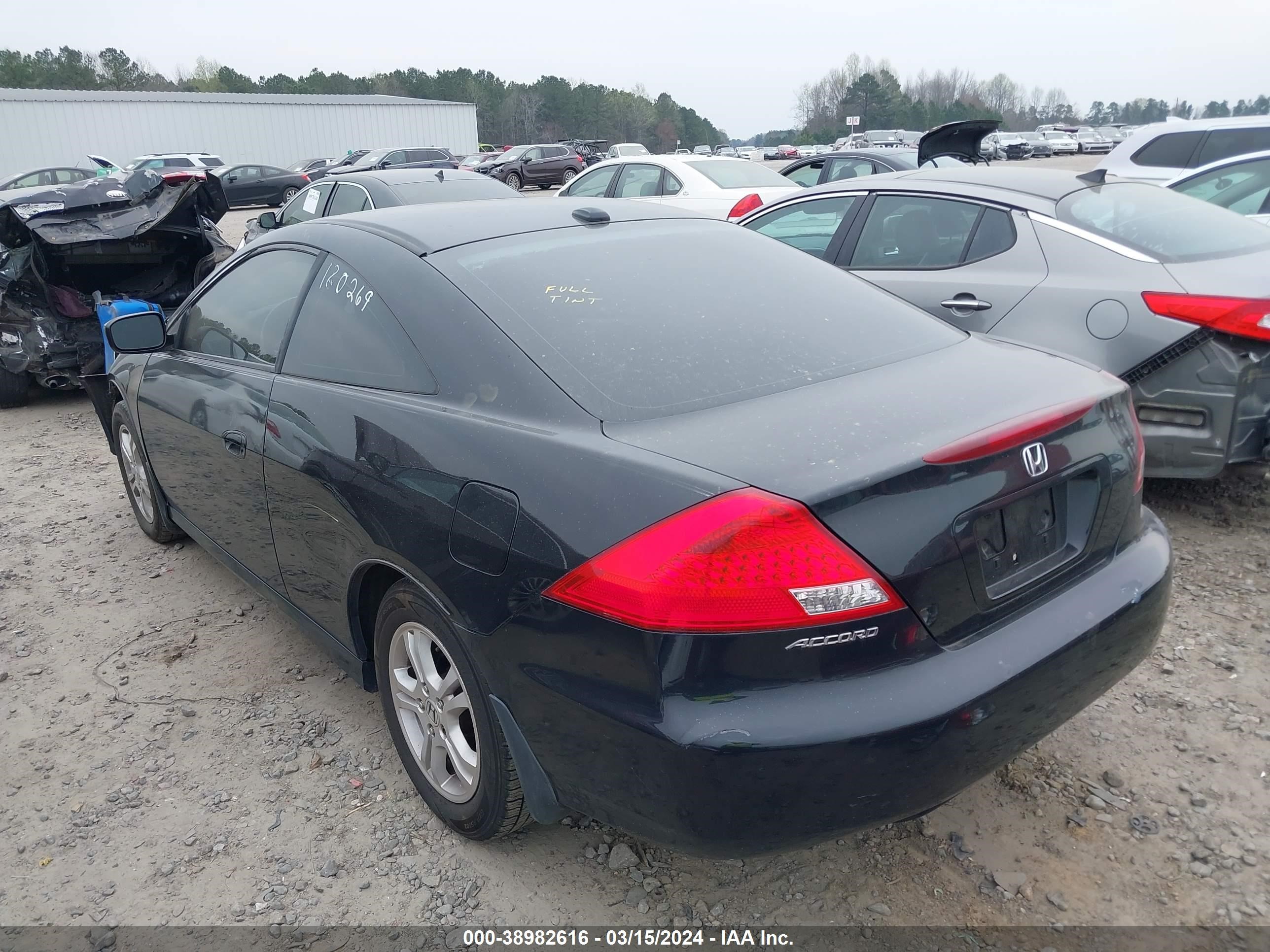 Photo 2 VIN: 1HGCM72606A006235 - HONDA ACCORD 