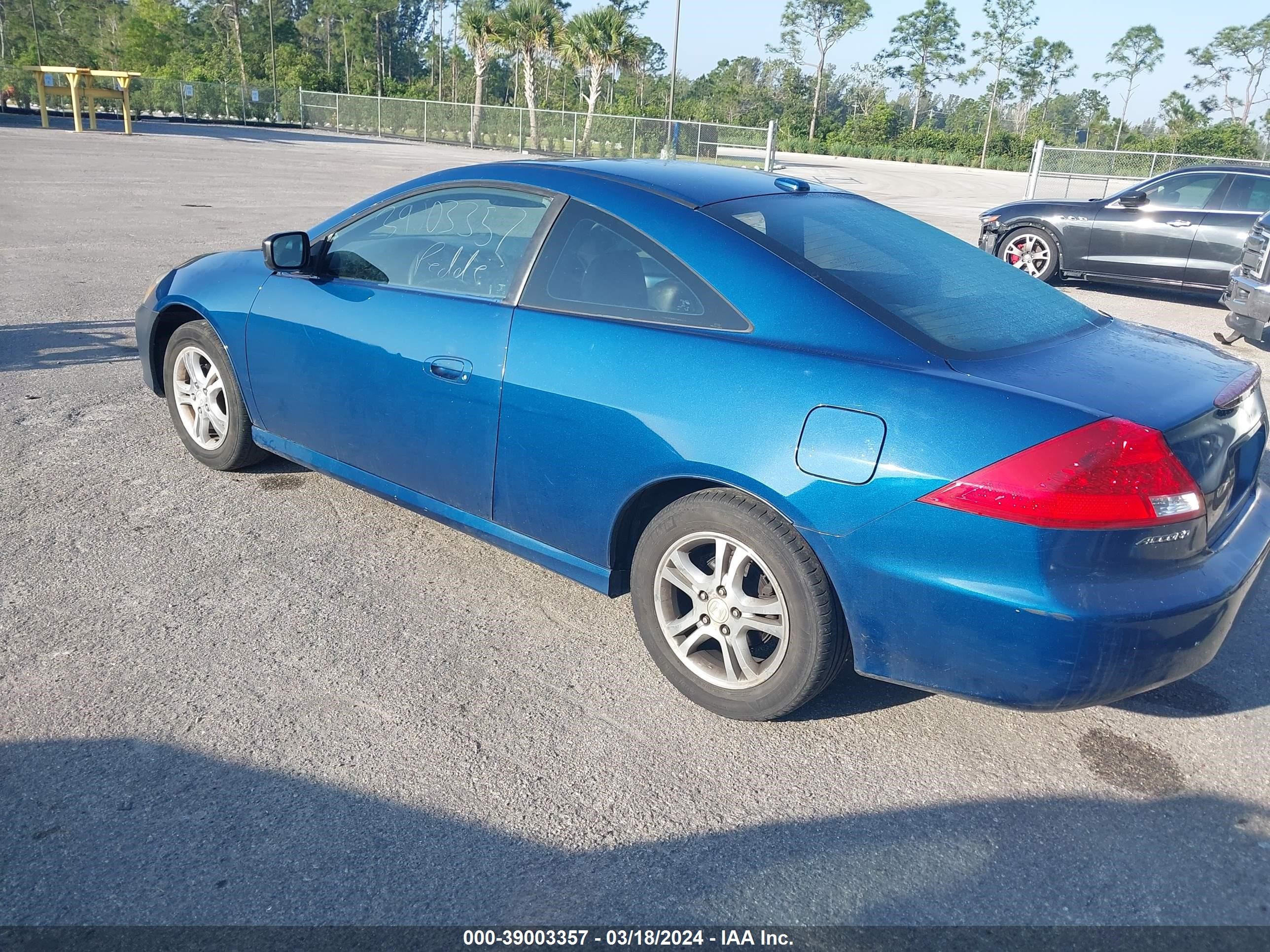 Photo 2 VIN: 1HGCM72697A011676 - HONDA ACCORD 