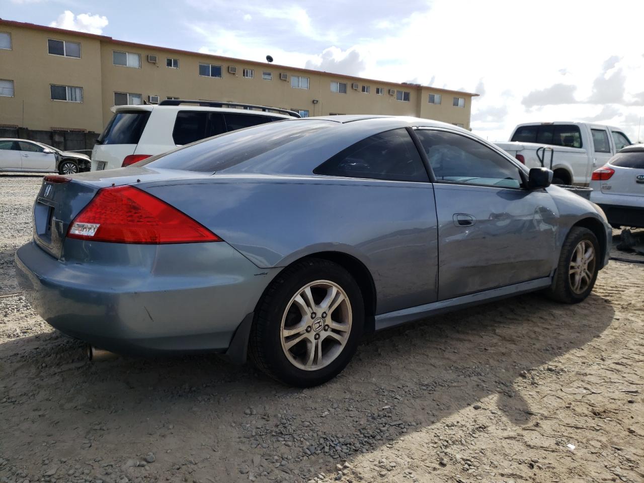 Photo 2 VIN: 1HGCM72786A020702 - HONDA ACCORD 