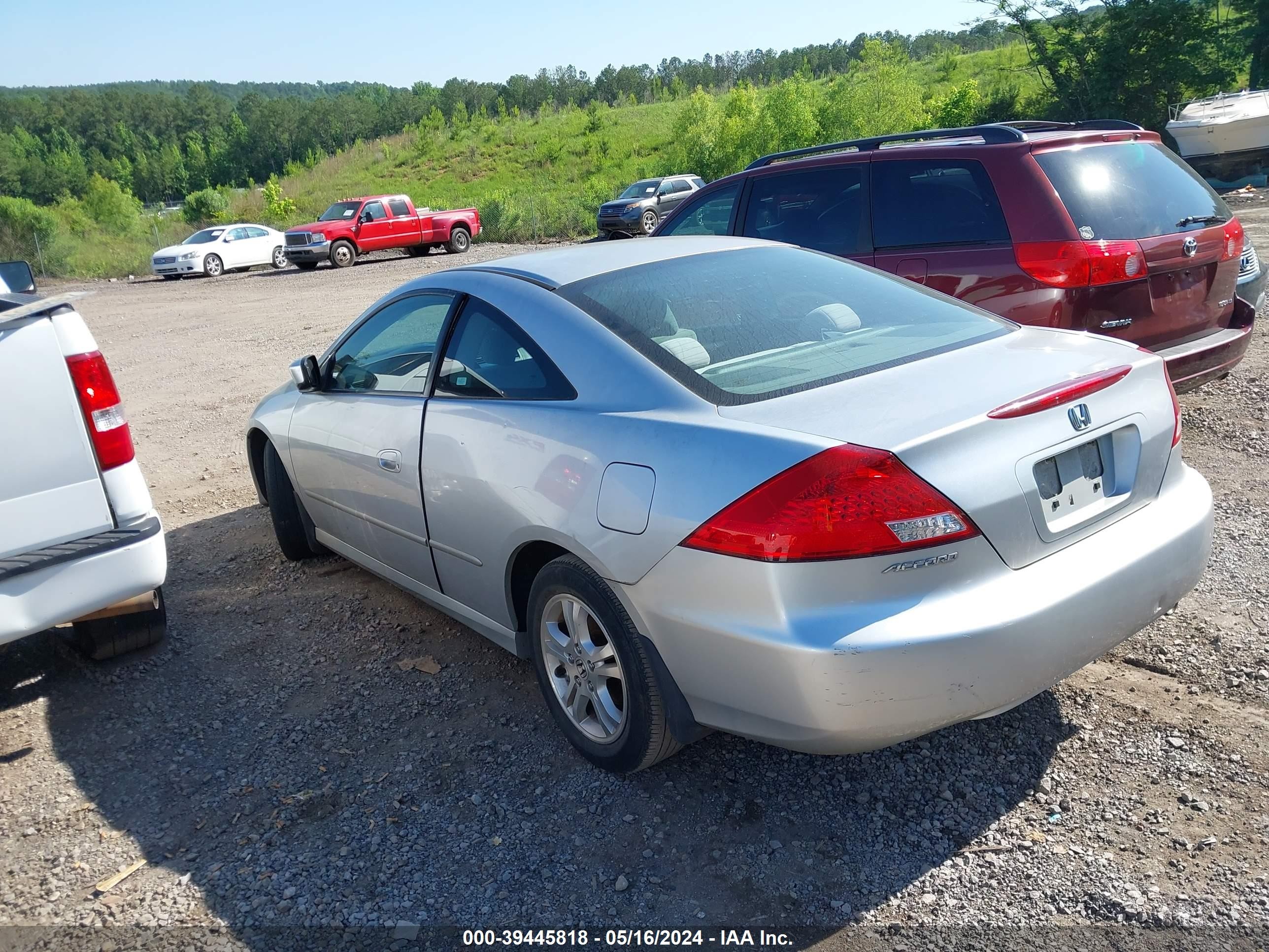 Photo 2 VIN: 1HGCM727X6A008213 - HONDA ACCORD 