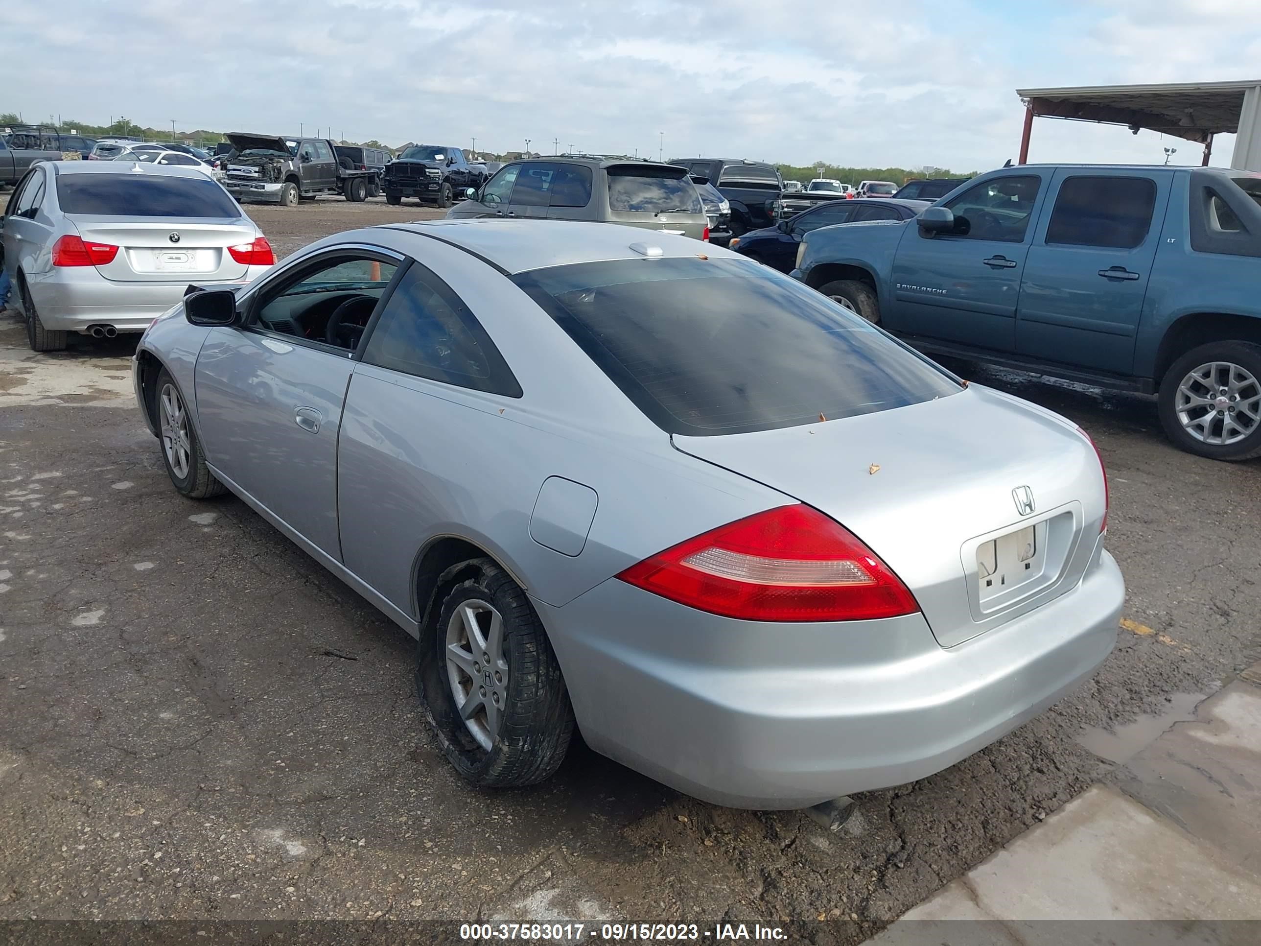 Photo 2 VIN: 1HGCM826X4A005953 - HONDA ACCORD 