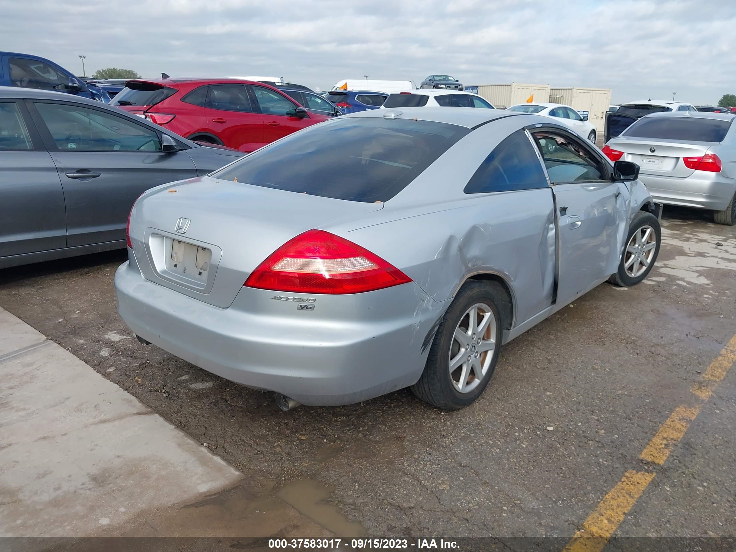 Photo 3 VIN: 1HGCM826X4A005953 - HONDA ACCORD 