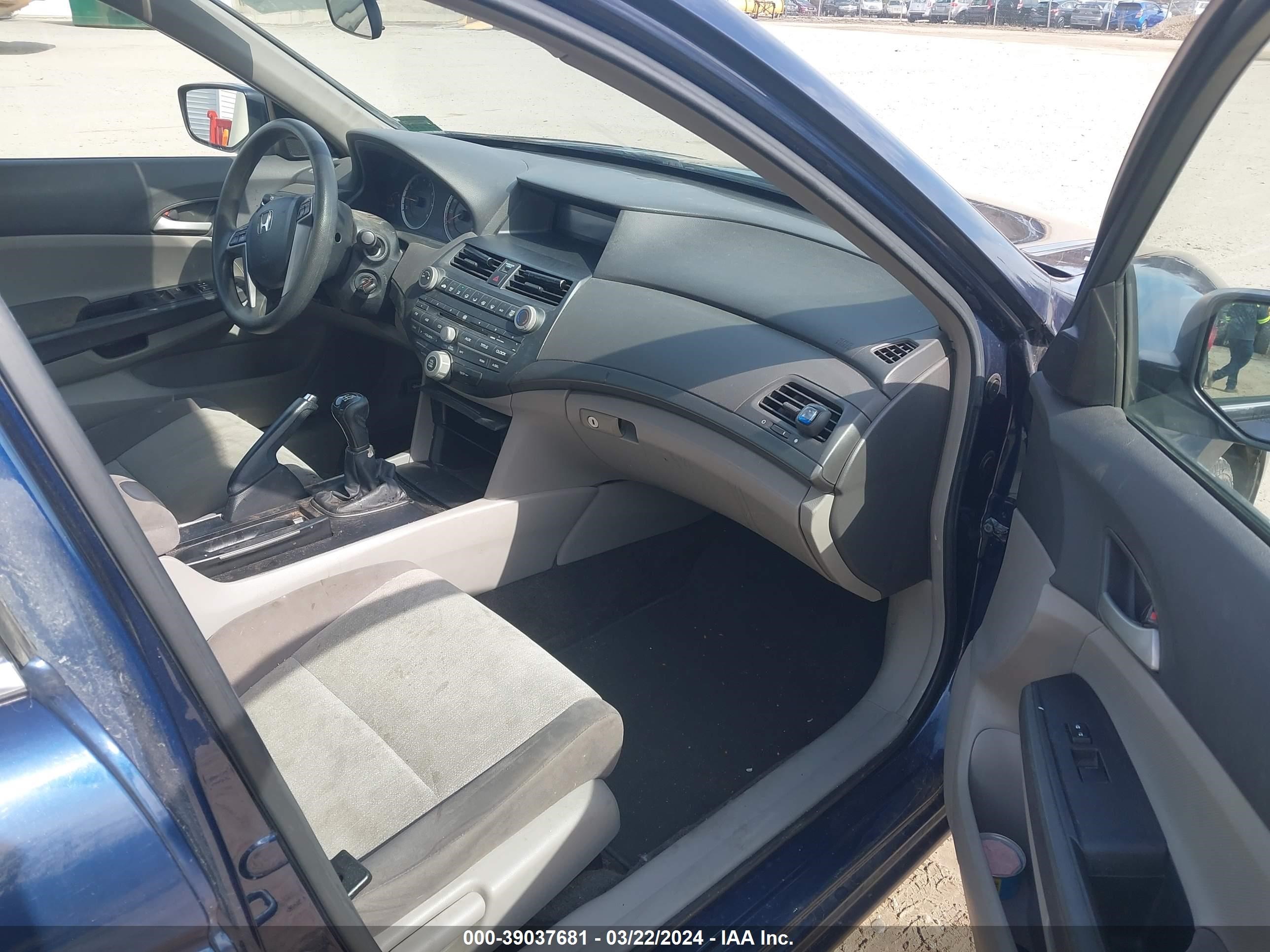 Photo 4 VIN: 1HGCP25368A156297 - HONDA ACCORD 