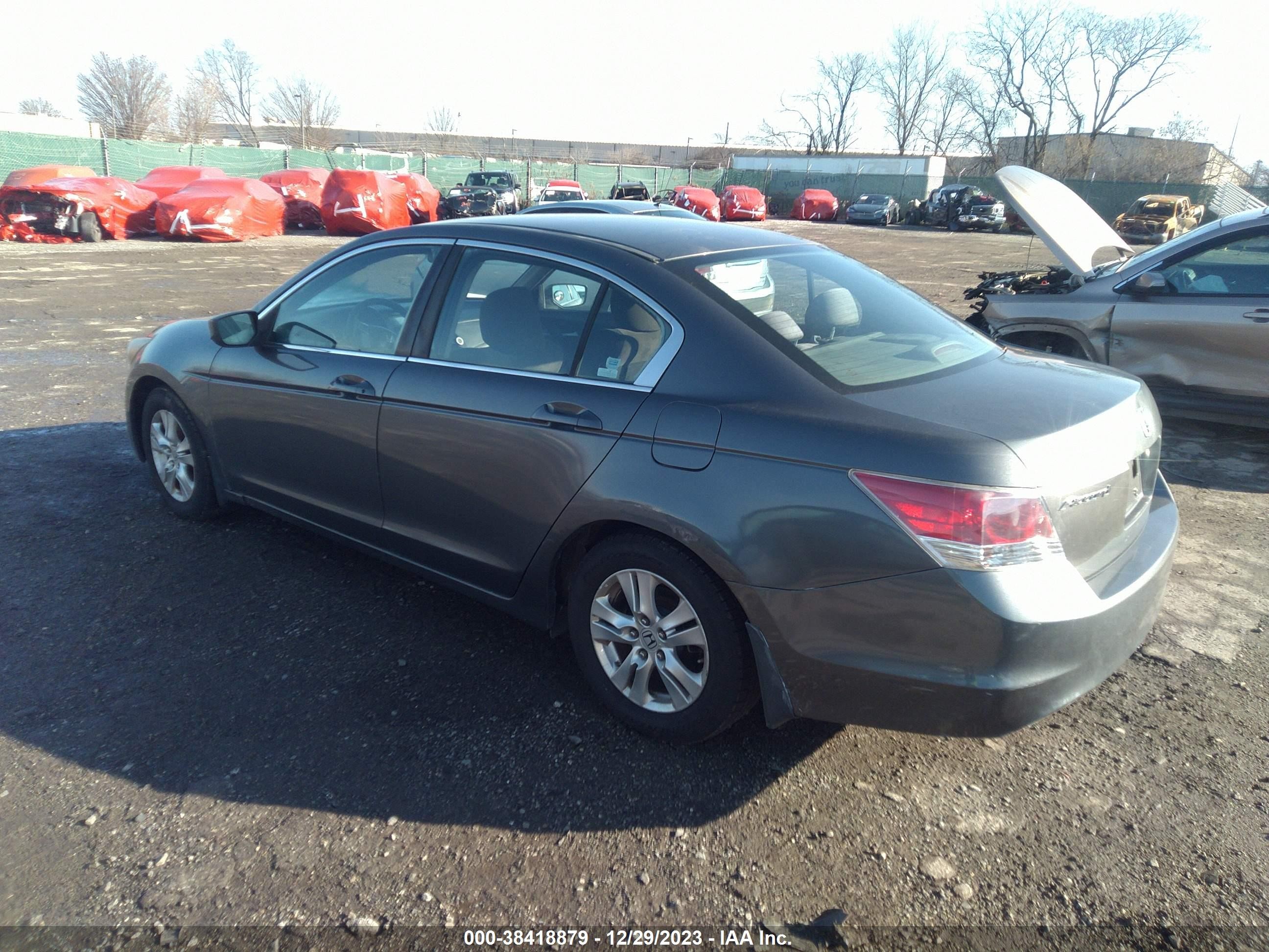 Photo 2 VIN: 1HGCP25488A035182 - HONDA ACCORD 