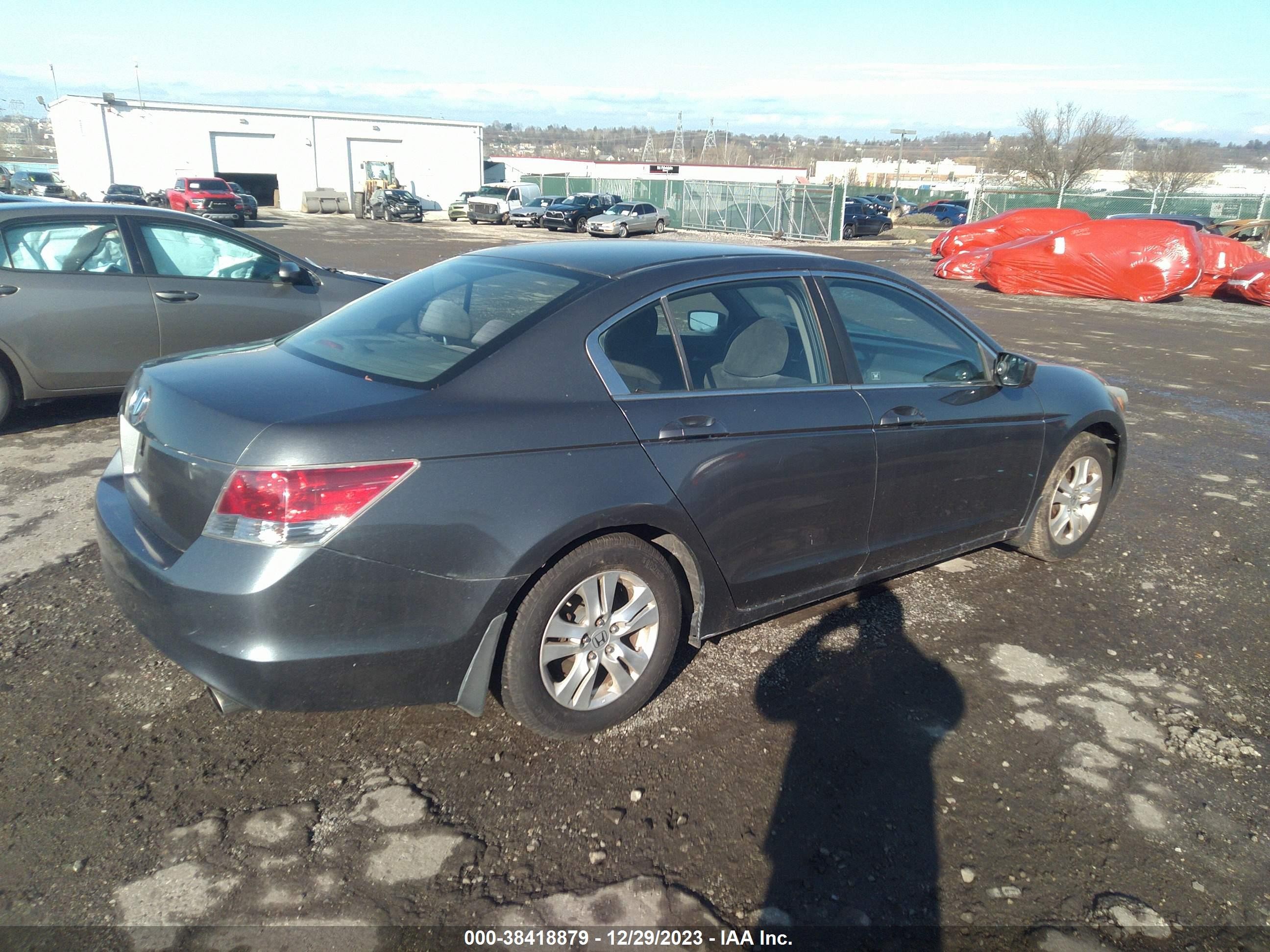 Photo 3 VIN: 1HGCP25488A035182 - HONDA ACCORD 