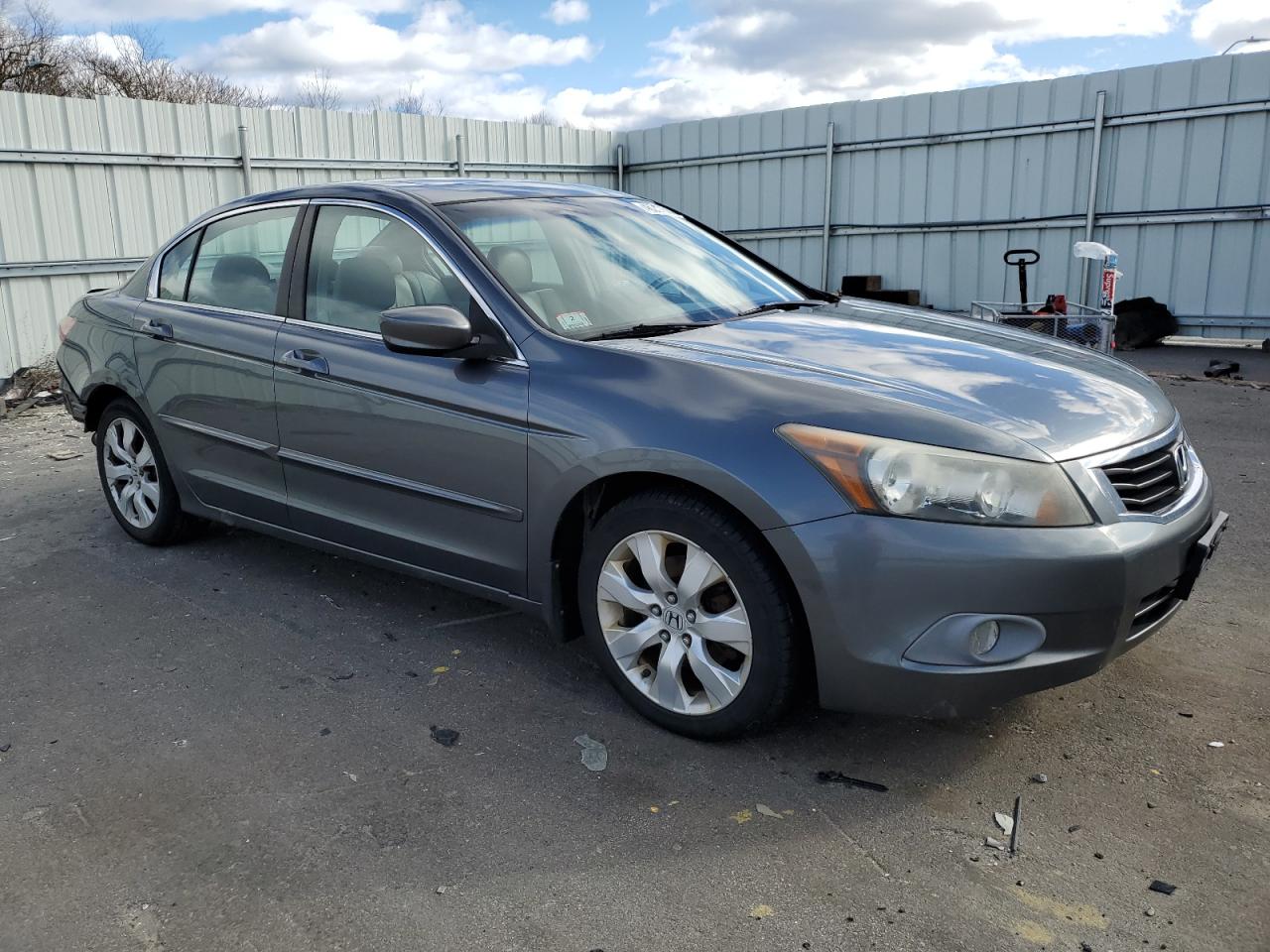 Photo 3 VIN: 1HGCP25818A027623 - HONDA ACCORD 