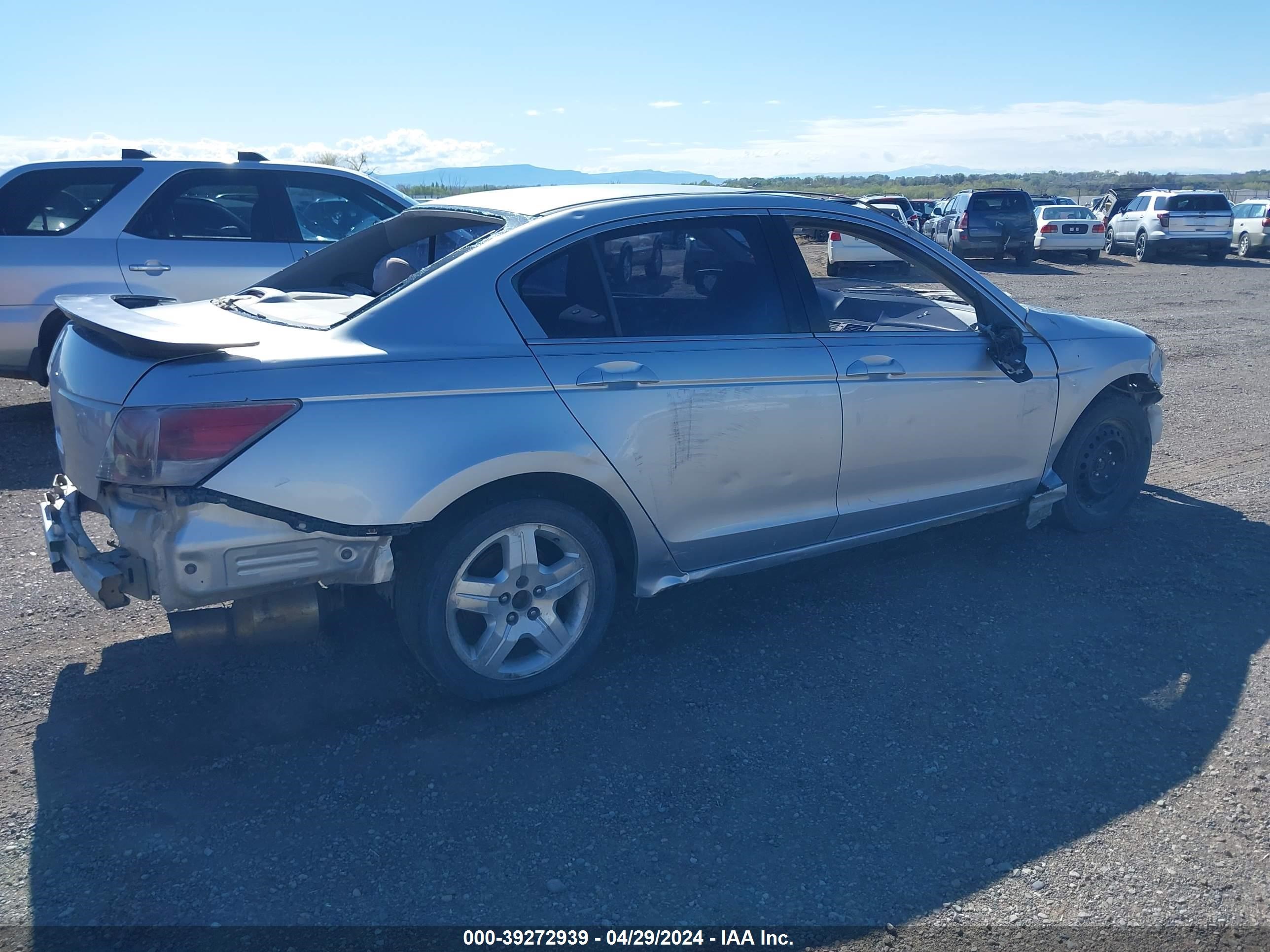 Photo 3 VIN: 1HGCP26308A113766 - HONDA ACCORD 