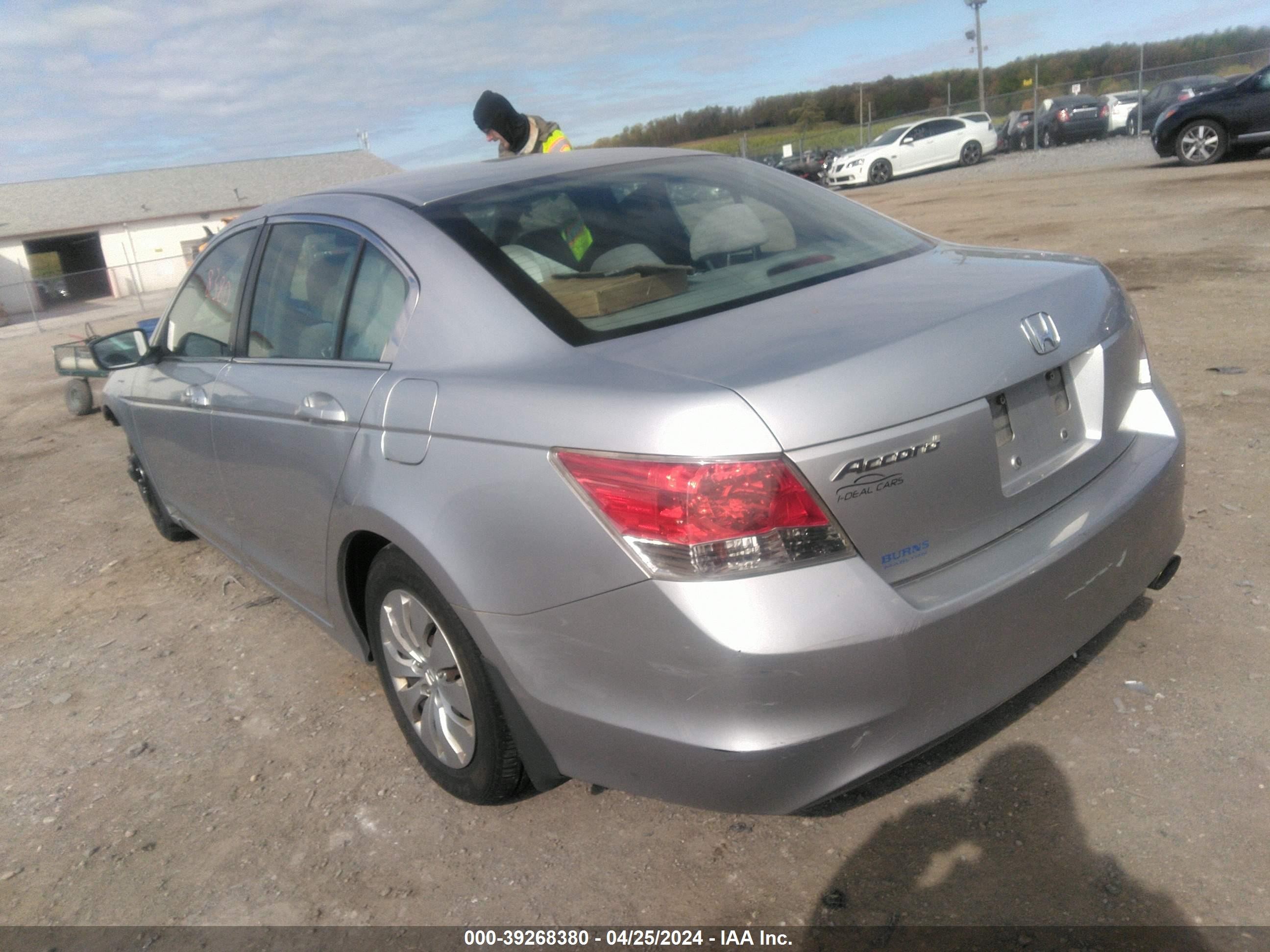 Photo 2 VIN: 1HGCP26309A075232 - HONDA ACCORD 