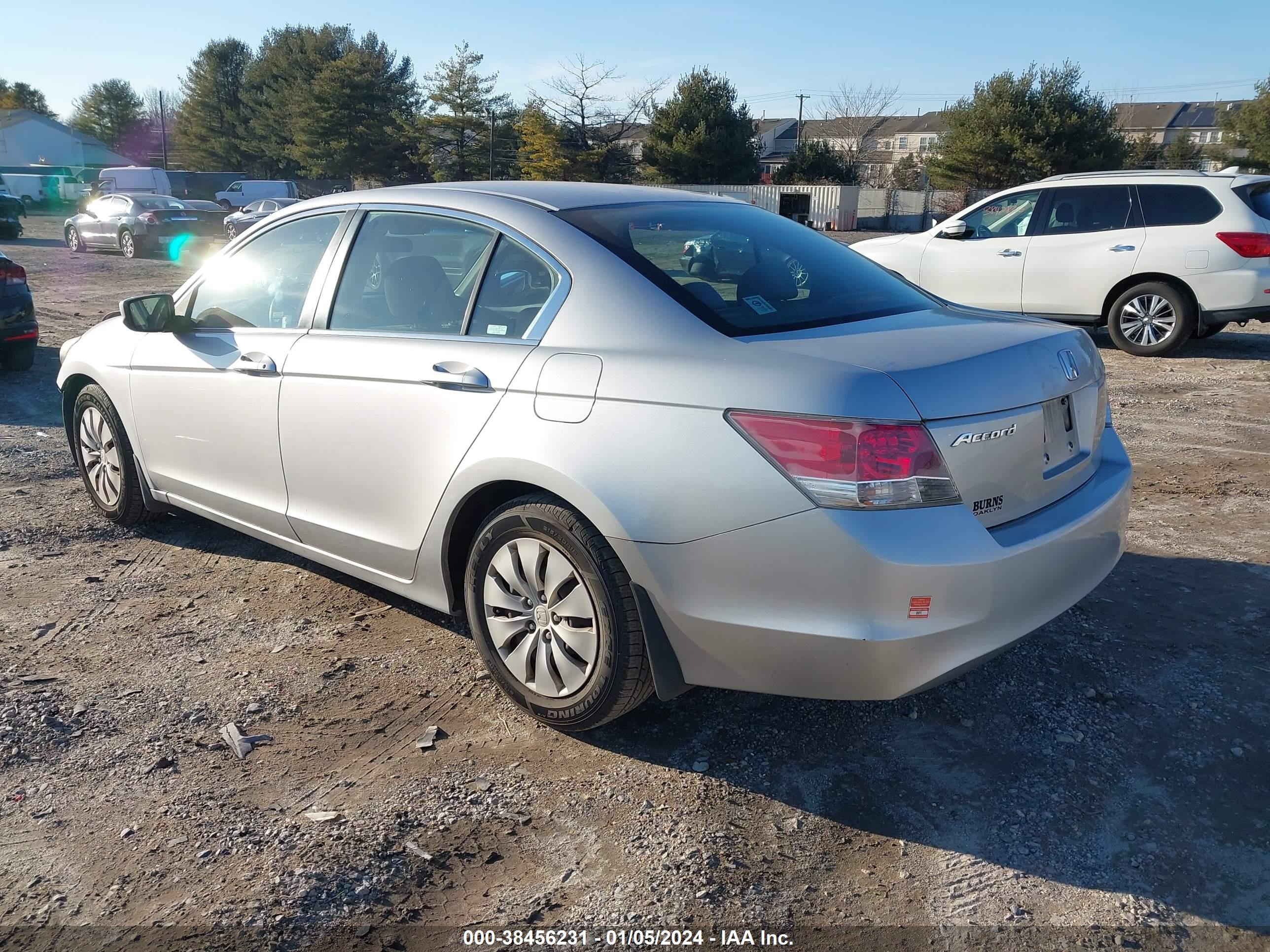 Photo 2 VIN: 1HGCP26318A131354 - HONDA ACCORD 