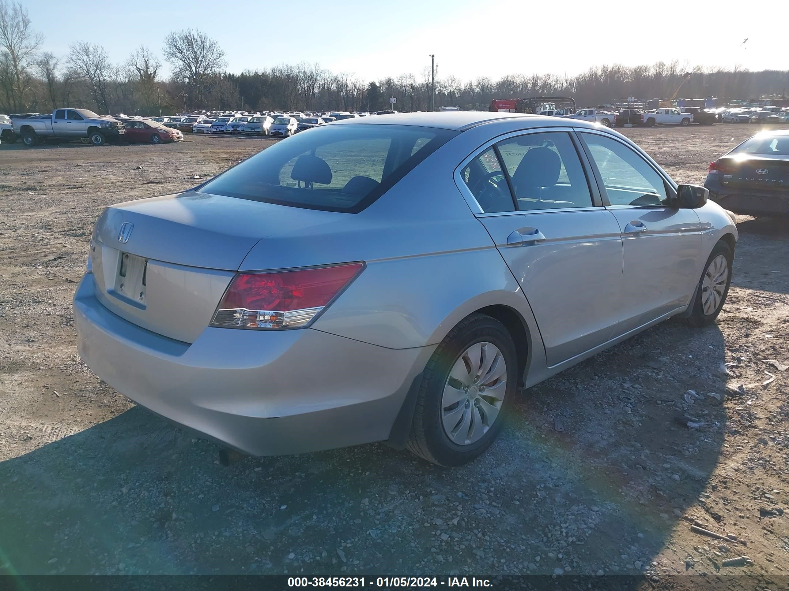 Photo 3 VIN: 1HGCP26318A131354 - HONDA ACCORD 