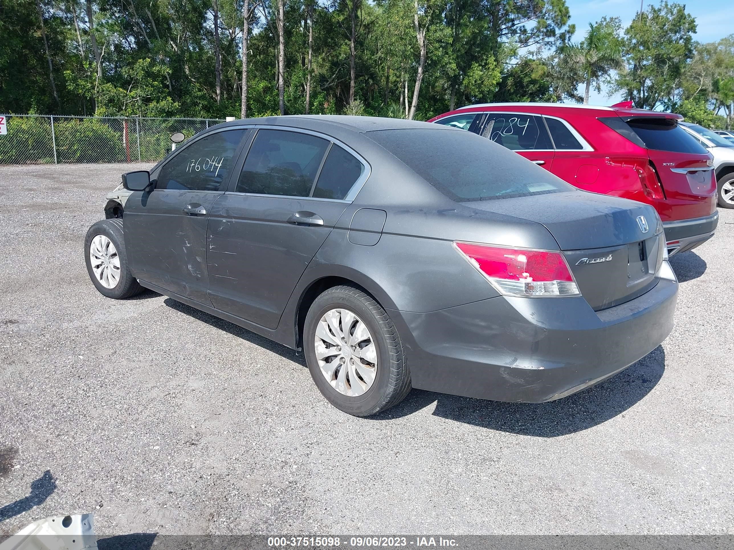 Photo 2 VIN: 1HGCP26319A057127 - HONDA ACCORD 