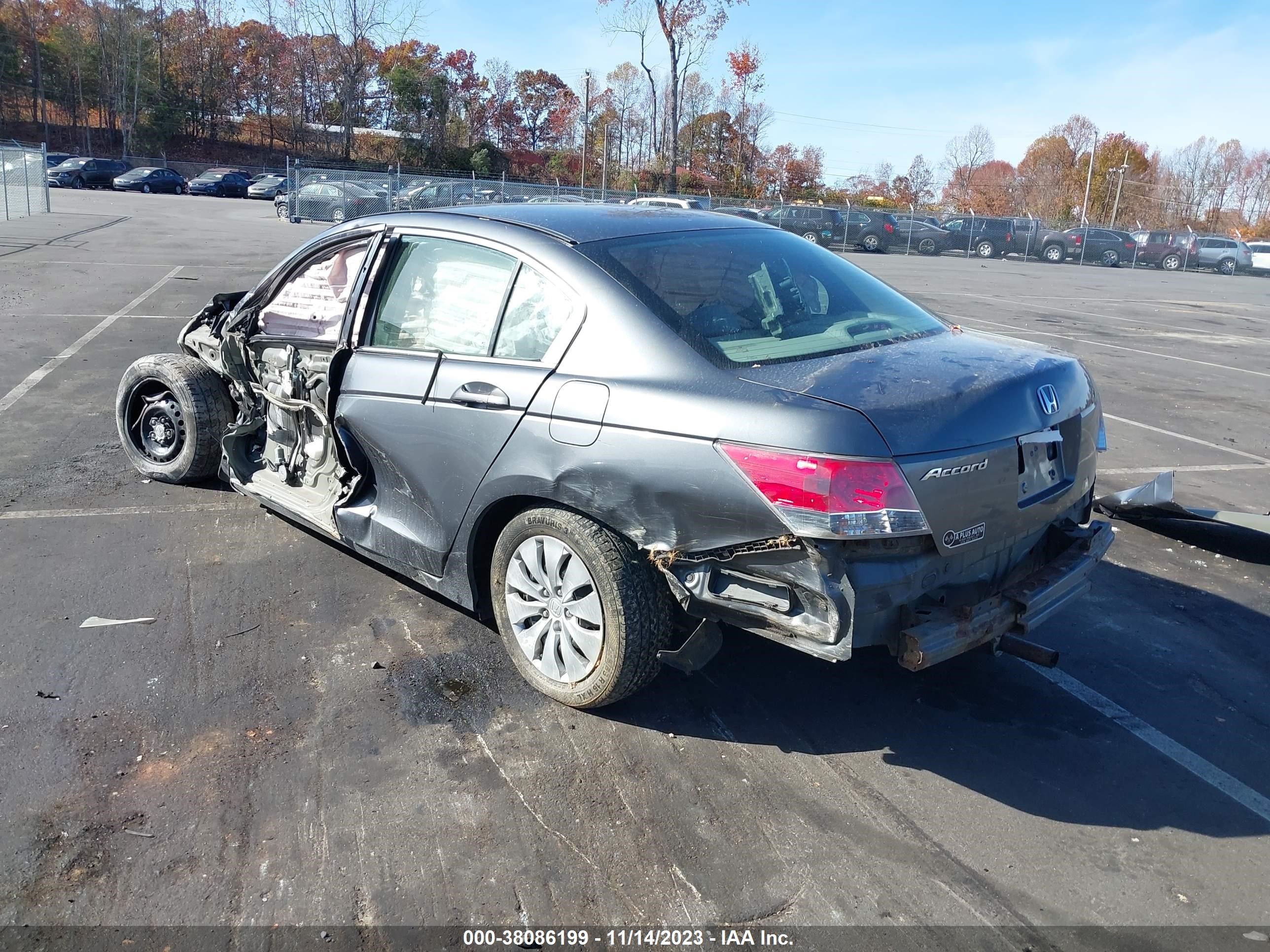 Photo 2 VIN: 1HGCP26319A113325 - HONDA ACCORD 