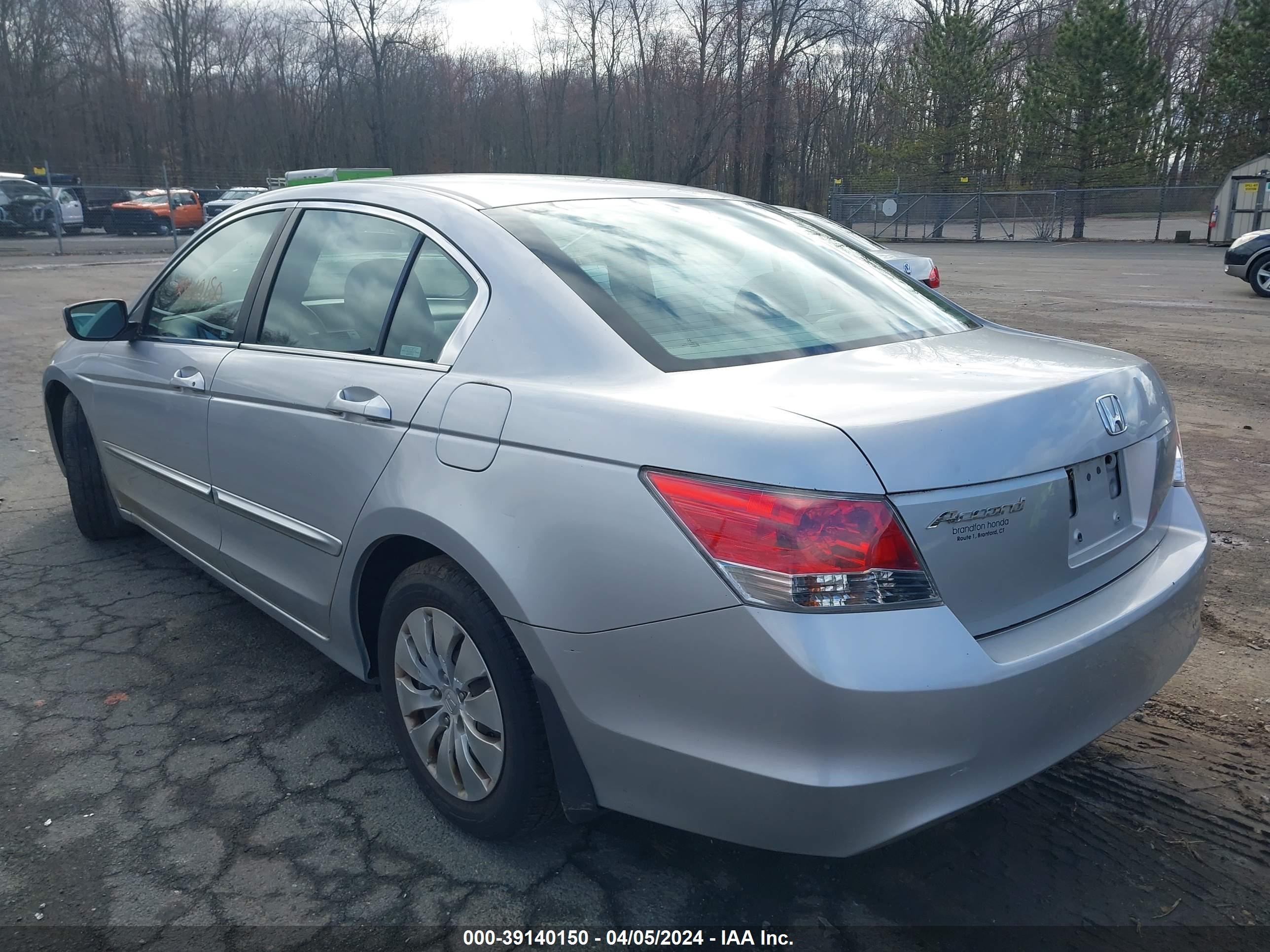 Photo 2 VIN: 1HGCP26319A131534 - HONDA ACCORD 