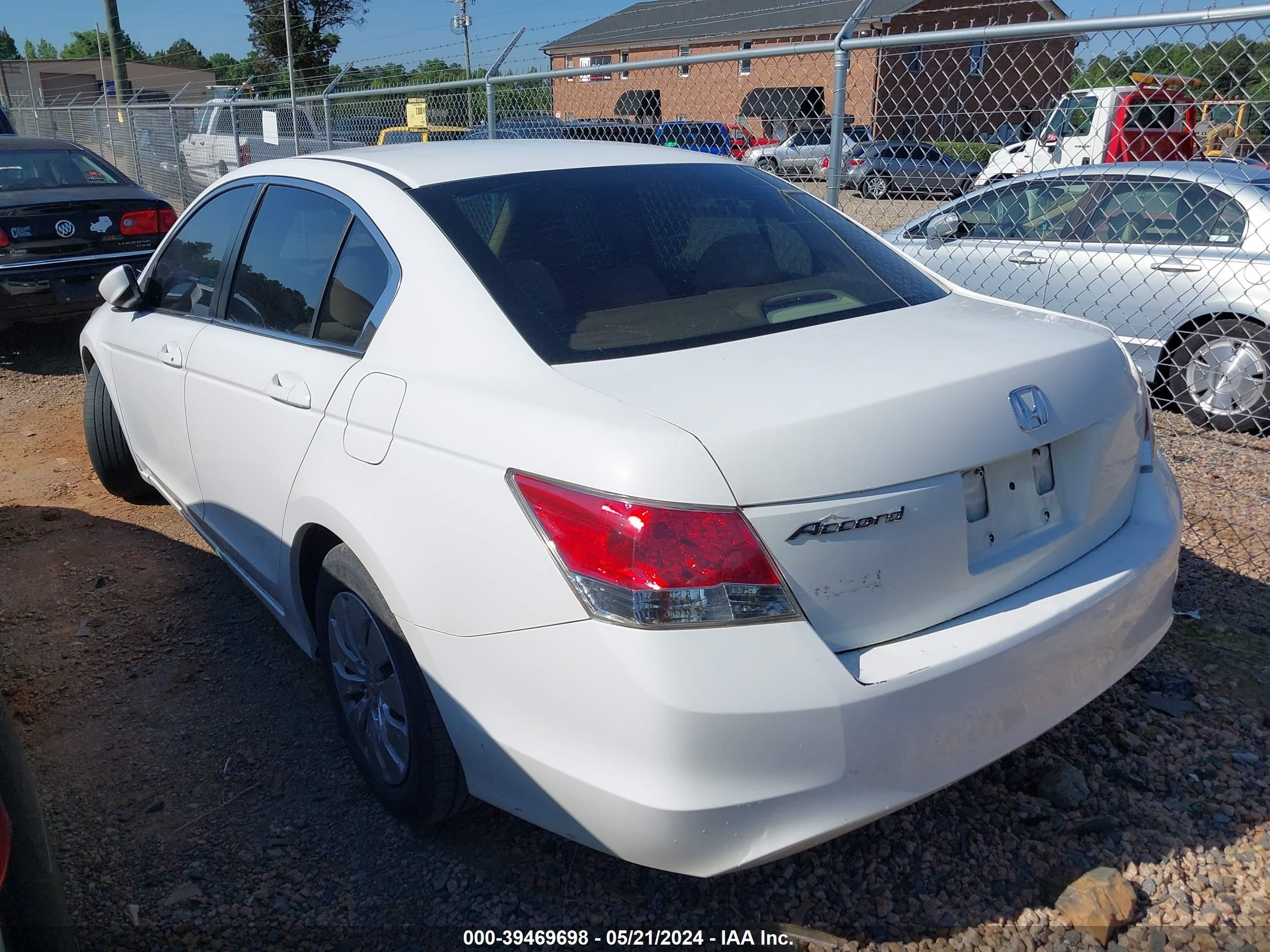 Photo 2 VIN: 1HGCP26338A061372 - HONDA ACCORD 