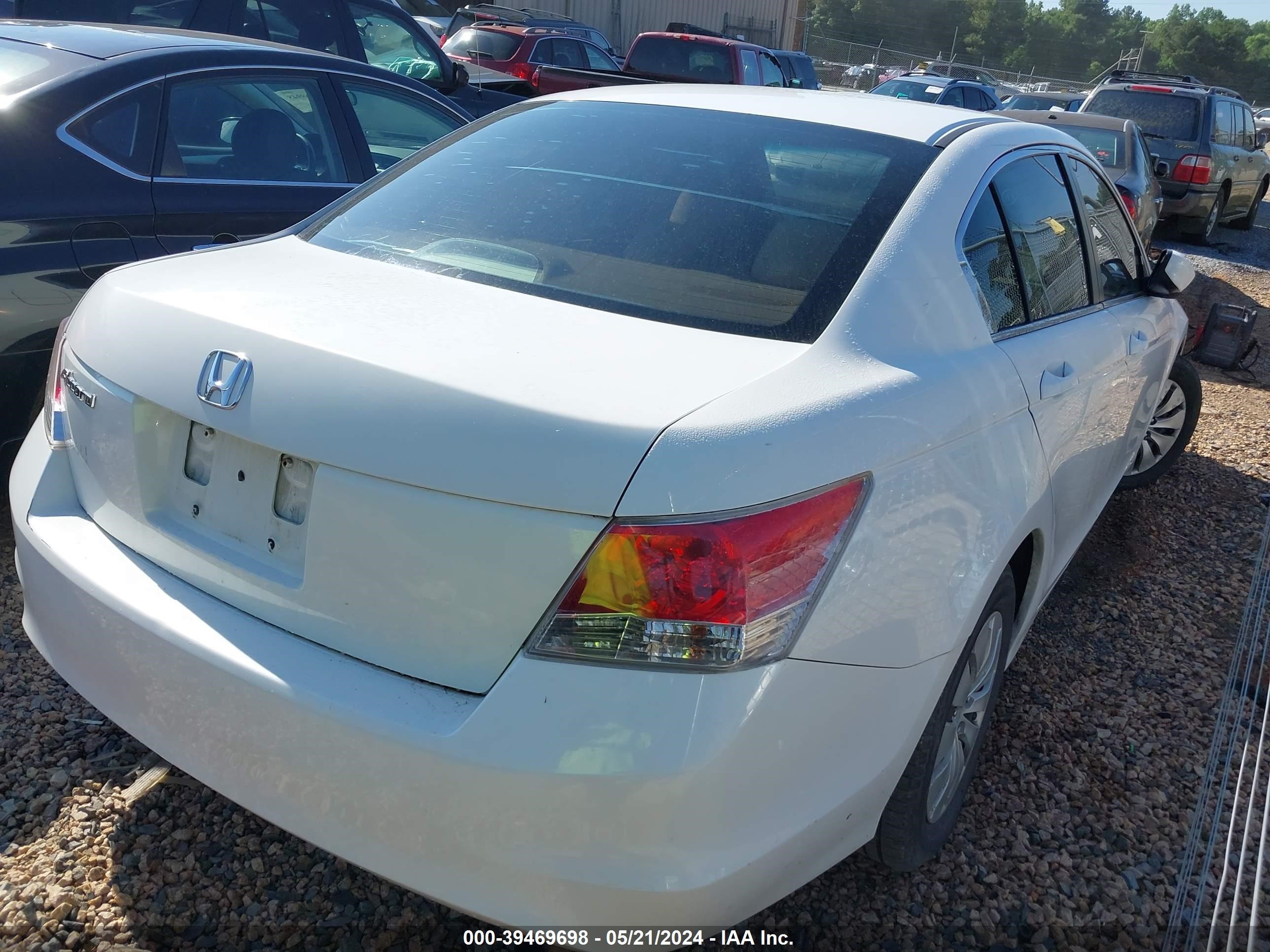 Photo 3 VIN: 1HGCP26338A061372 - HONDA ACCORD 