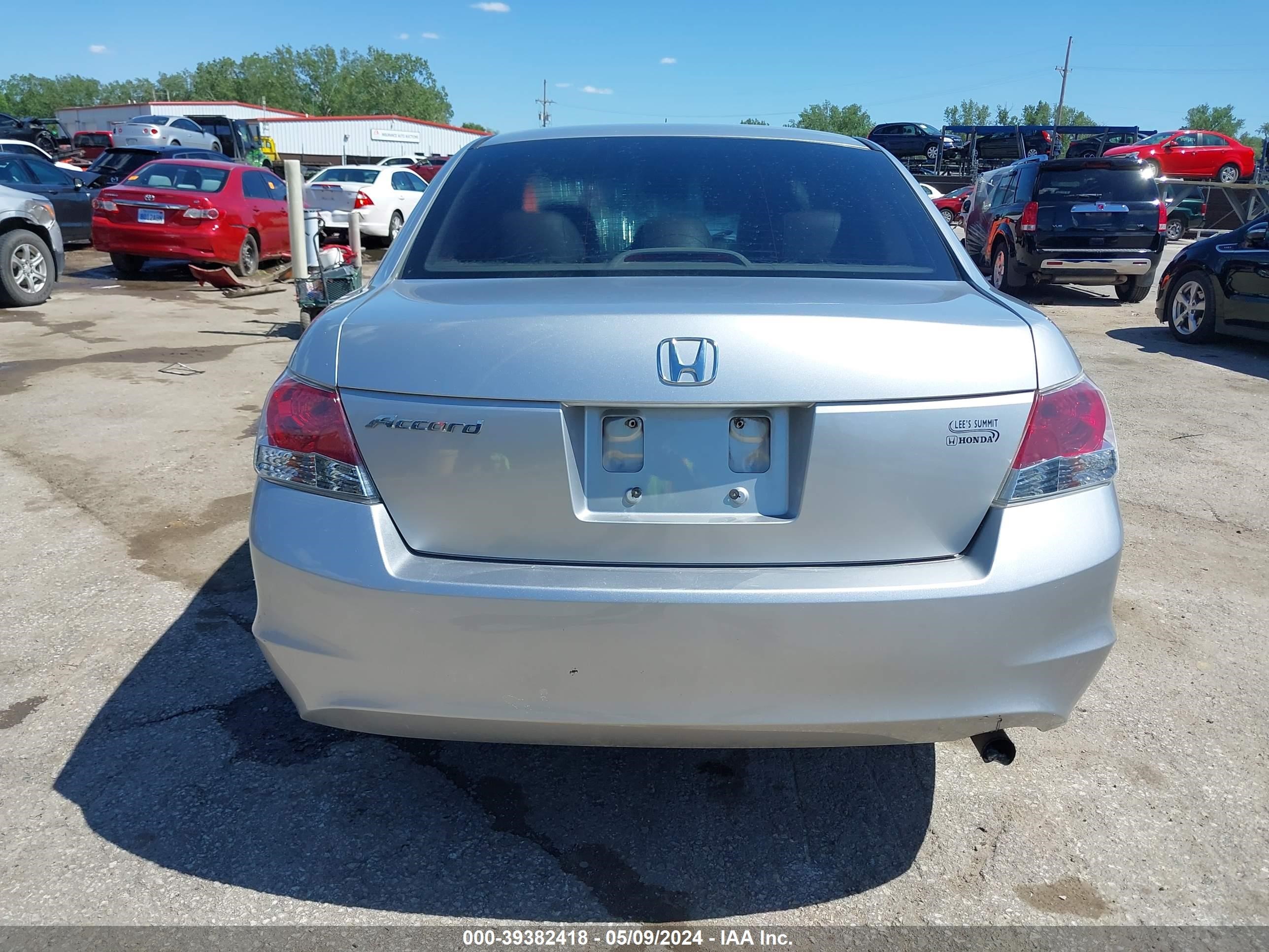 Photo 14 VIN: 1HGCP26338A126348 - HONDA ACCORD 