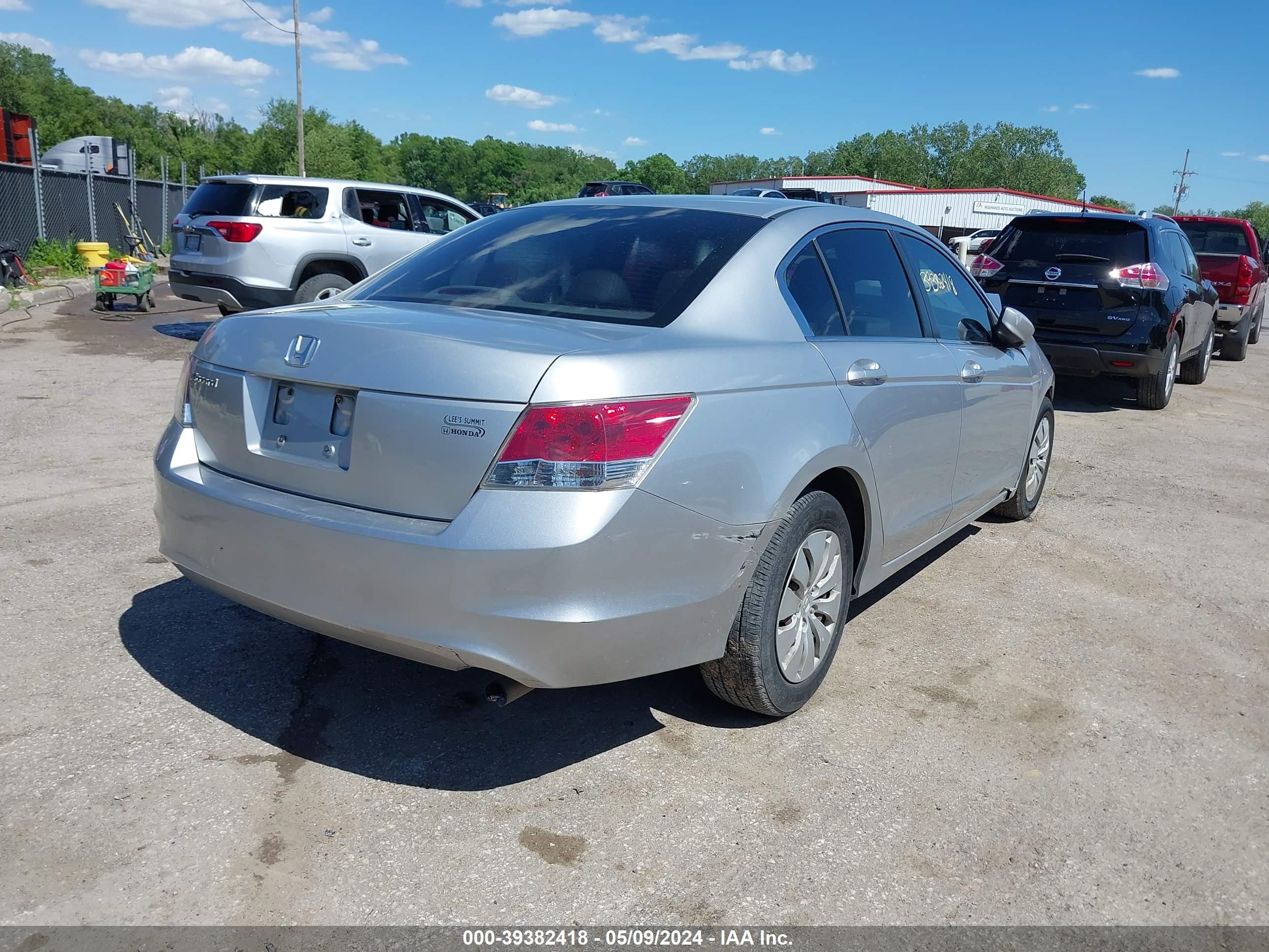 Photo 3 VIN: 1HGCP26338A126348 - HONDA ACCORD 