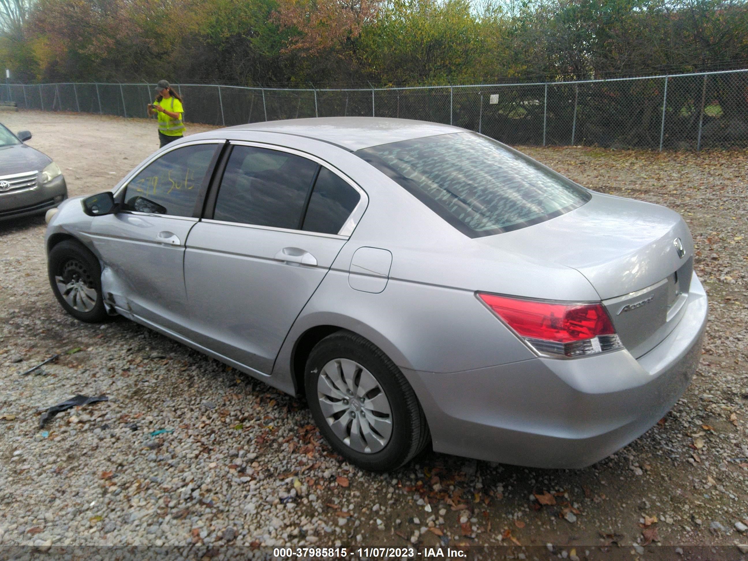 Photo 2 VIN: 1HGCP26338A134935 - HONDA ACCORD 