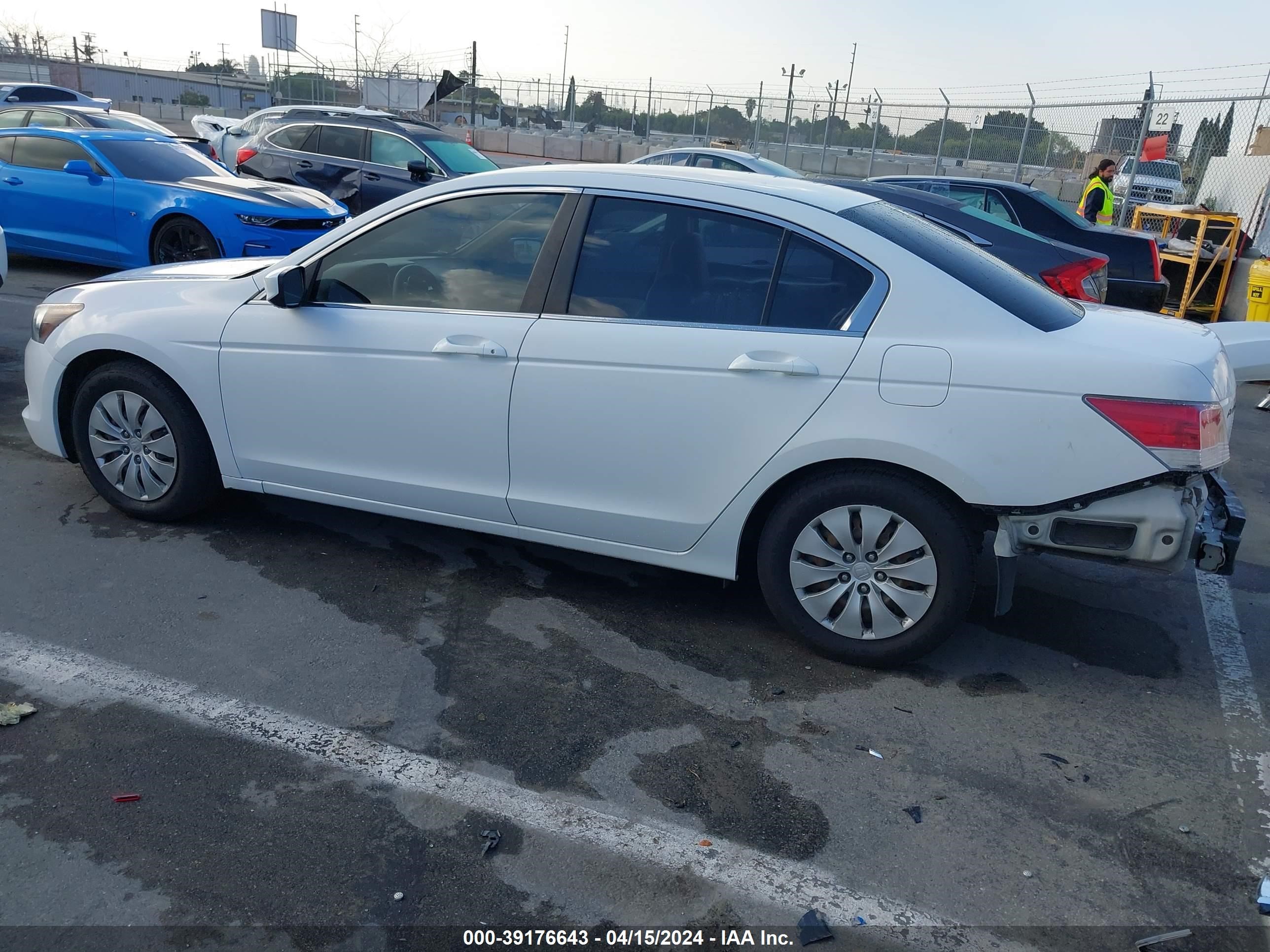 Photo 2 VIN: 1HGCP26339A008754 - HONDA ACCORD 