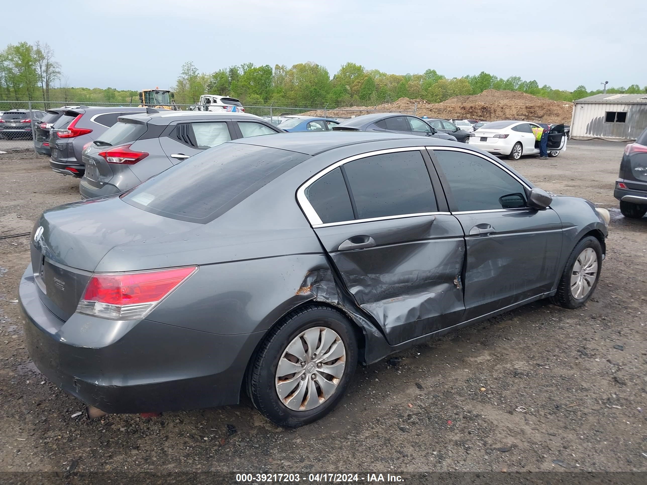 Photo 3 VIN: 1HGCP26348A108750 - HONDA ACCORD 