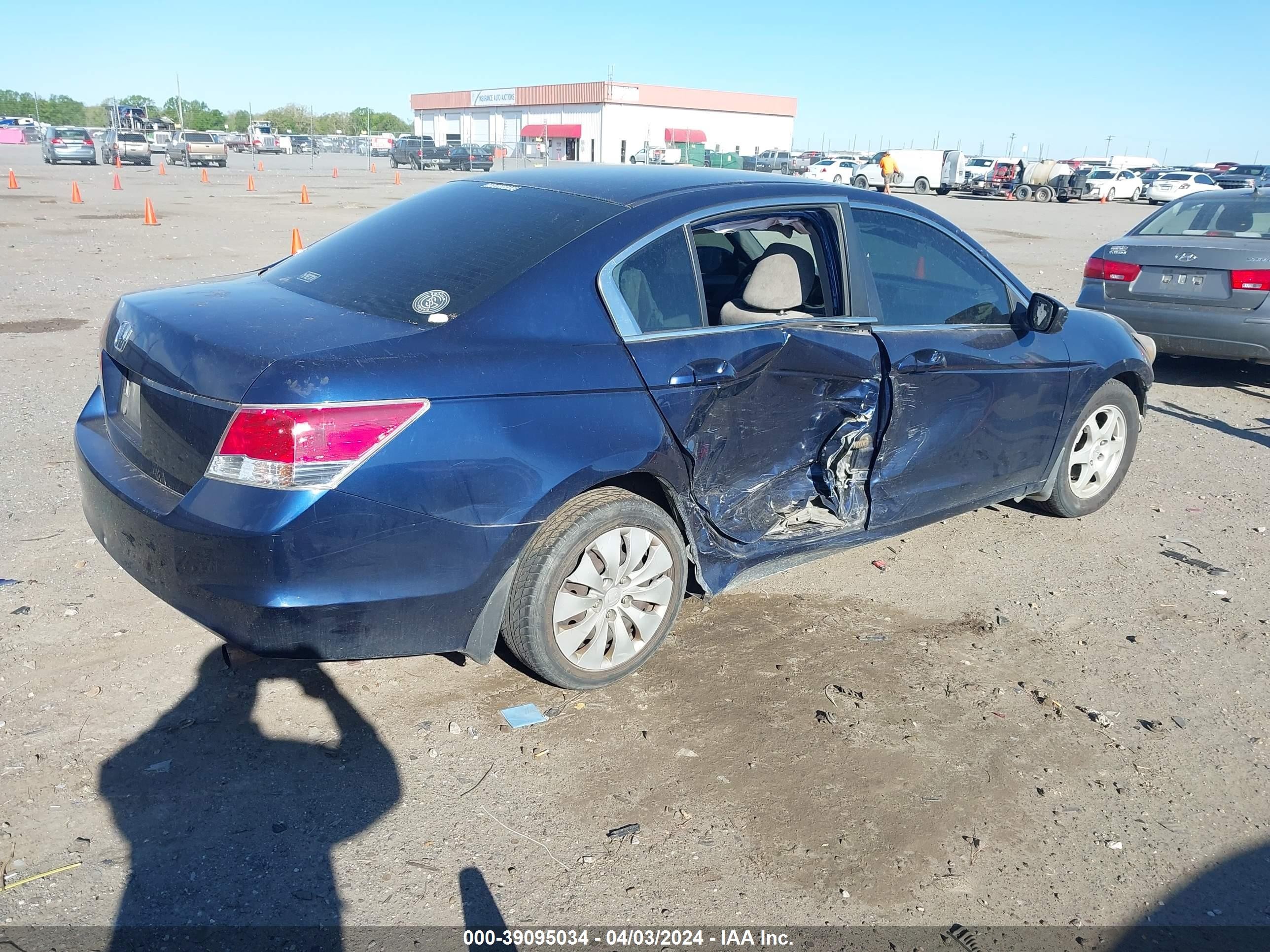 Photo 3 VIN: 1HGCP26349A142947 - HONDA ACCORD 