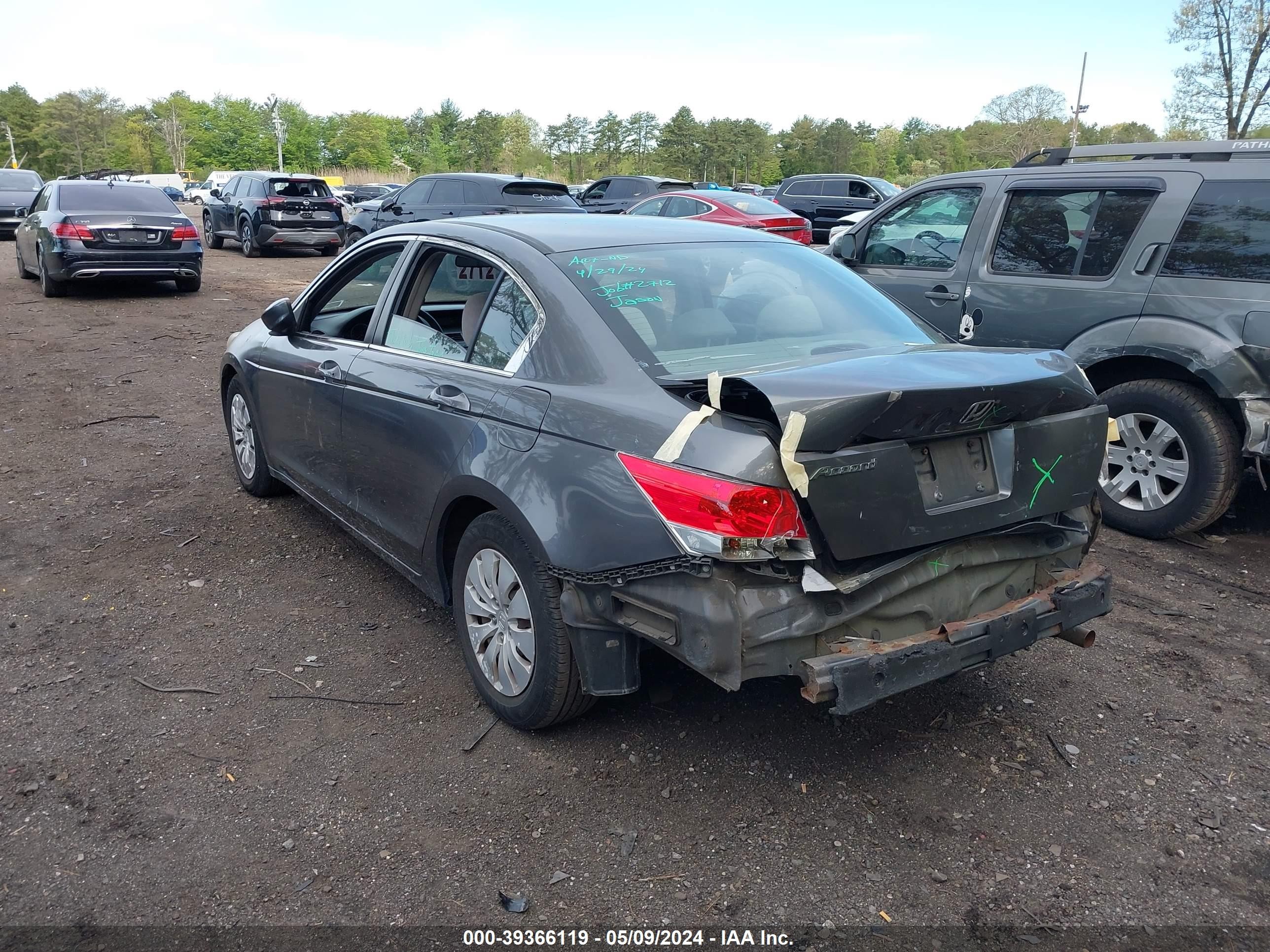 Photo 2 VIN: 1HGCP26358A131468 - HONDA ACCORD 