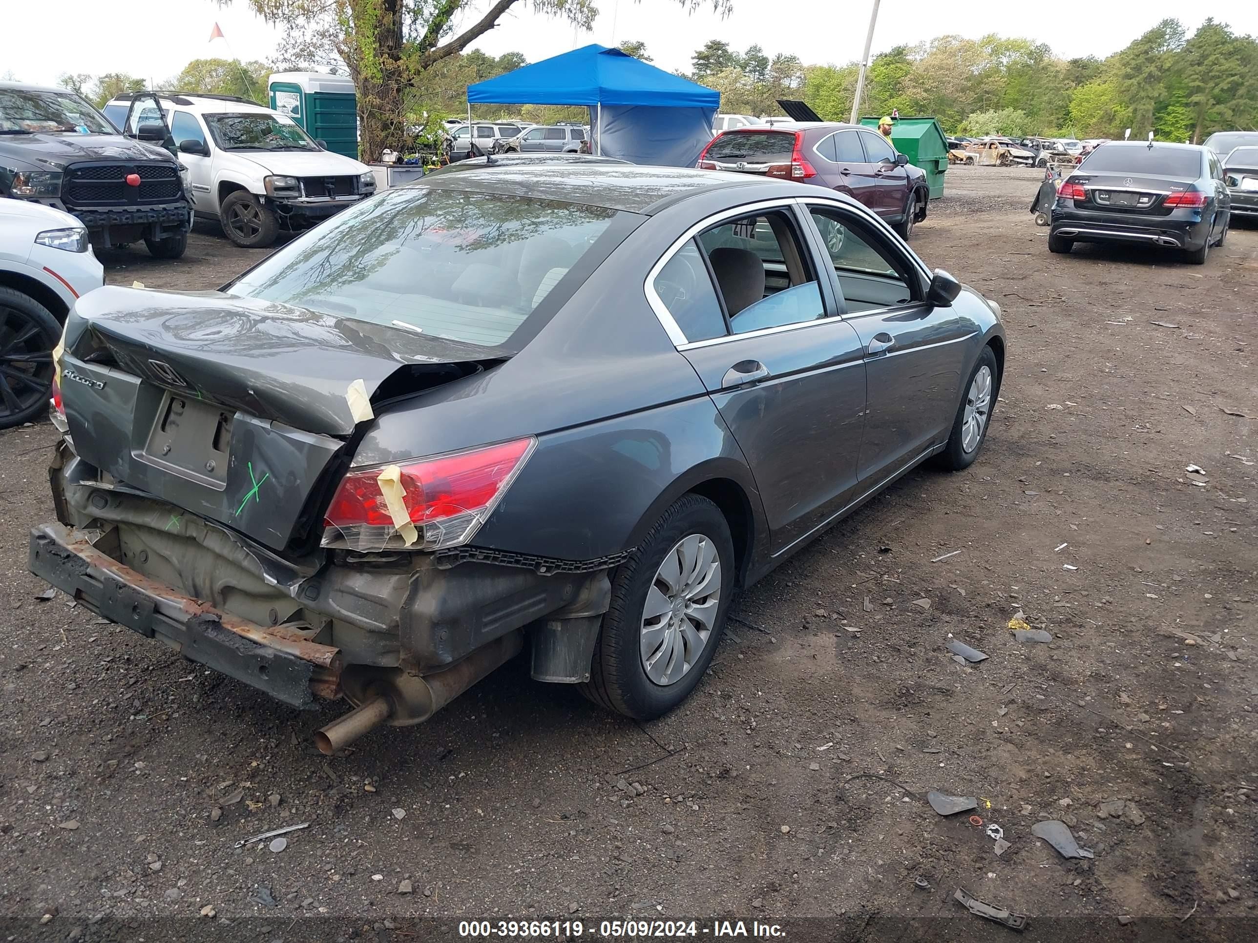 Photo 3 VIN: 1HGCP26358A131468 - HONDA ACCORD 