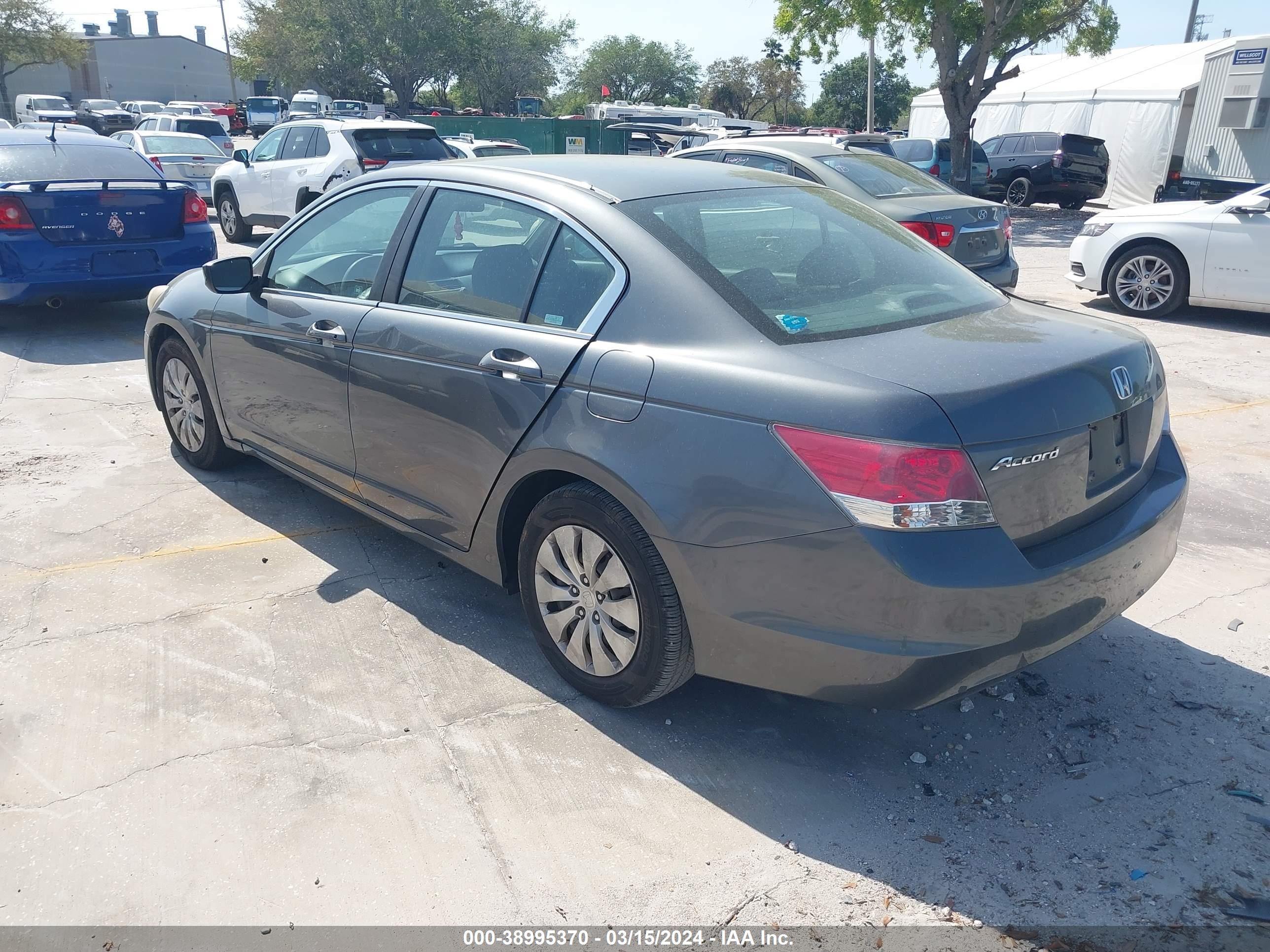 Photo 2 VIN: 1HGCP26368A113142 - HONDA ACCORD 