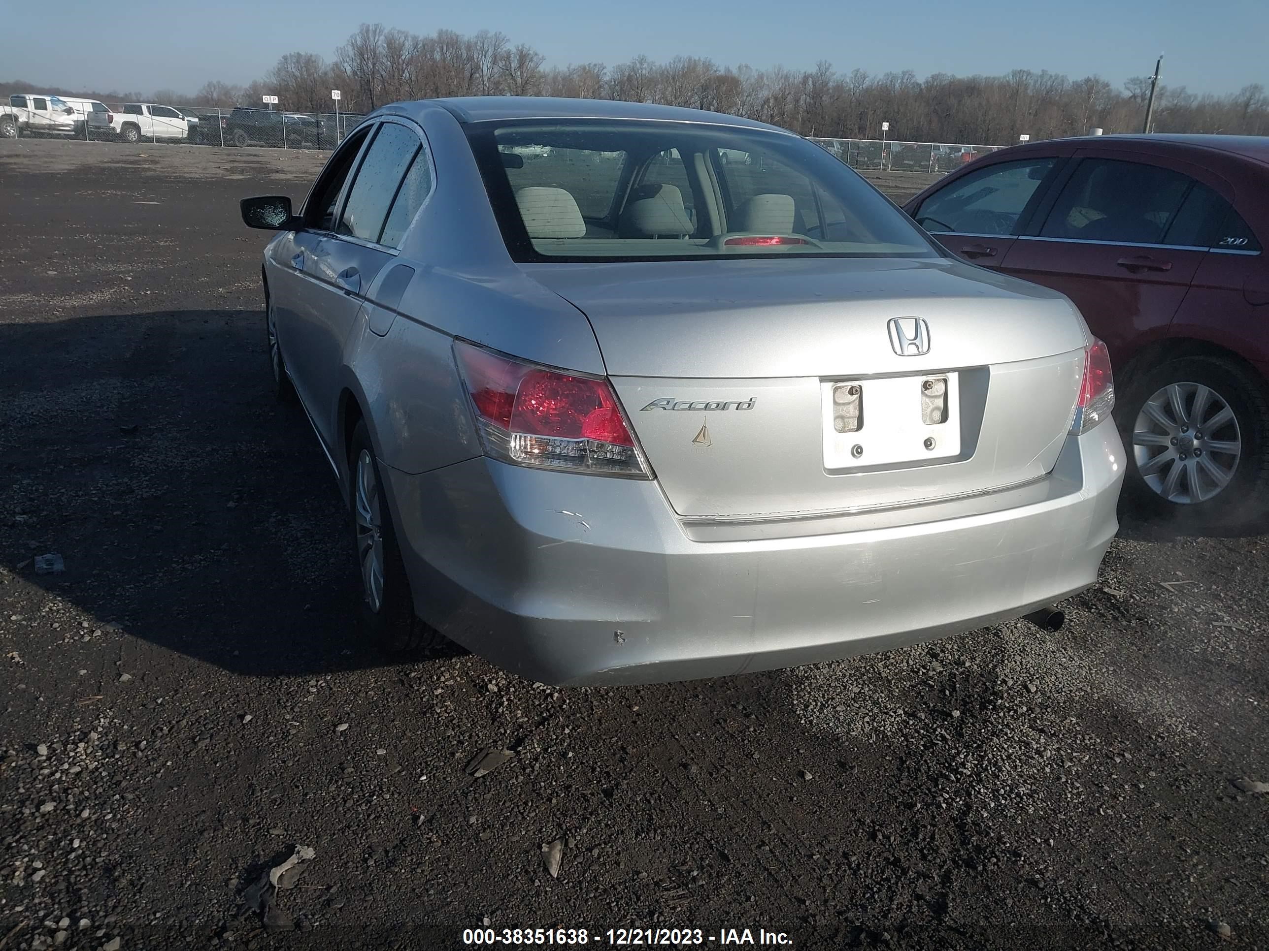 Photo 2 VIN: 1HGCP26368A150580 - HONDA ACCORD 