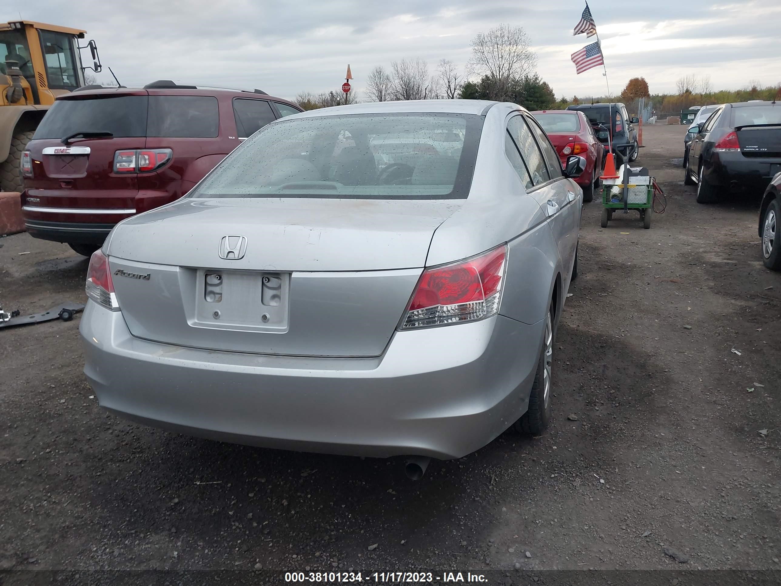 Photo 15 VIN: 1HGCP26379A079021 - HYUNDAI ELANTRA 