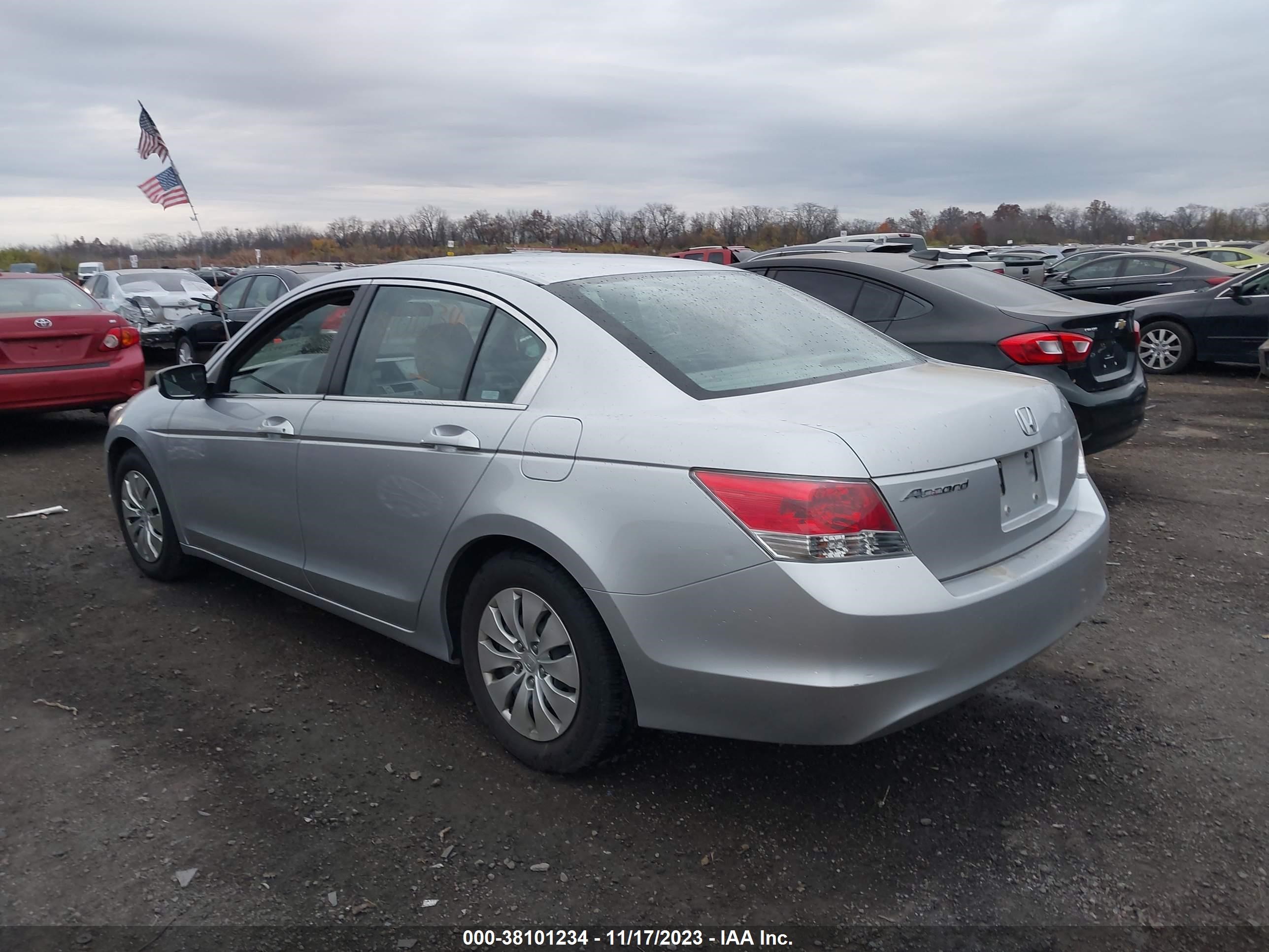 Photo 2 VIN: 1HGCP26379A079021 - HYUNDAI ELANTRA 