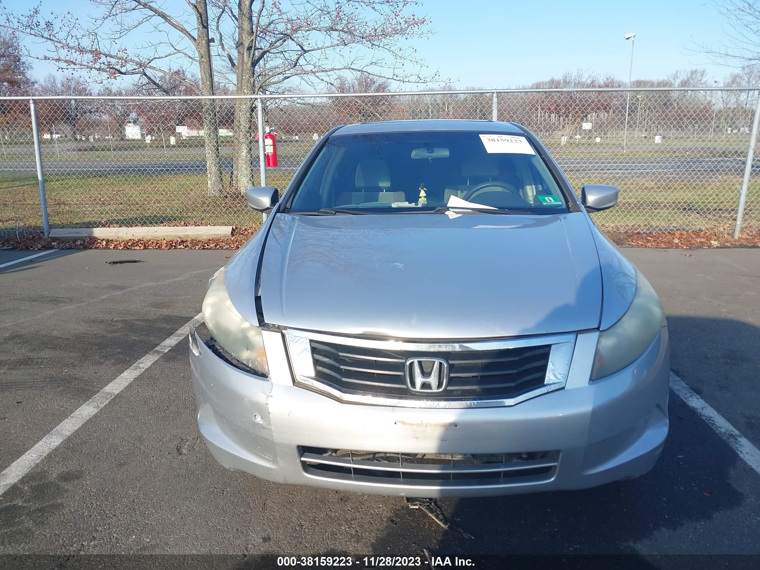 Photo 11 VIN: 1HGCP26388A014998 - HONDA ACCORD 