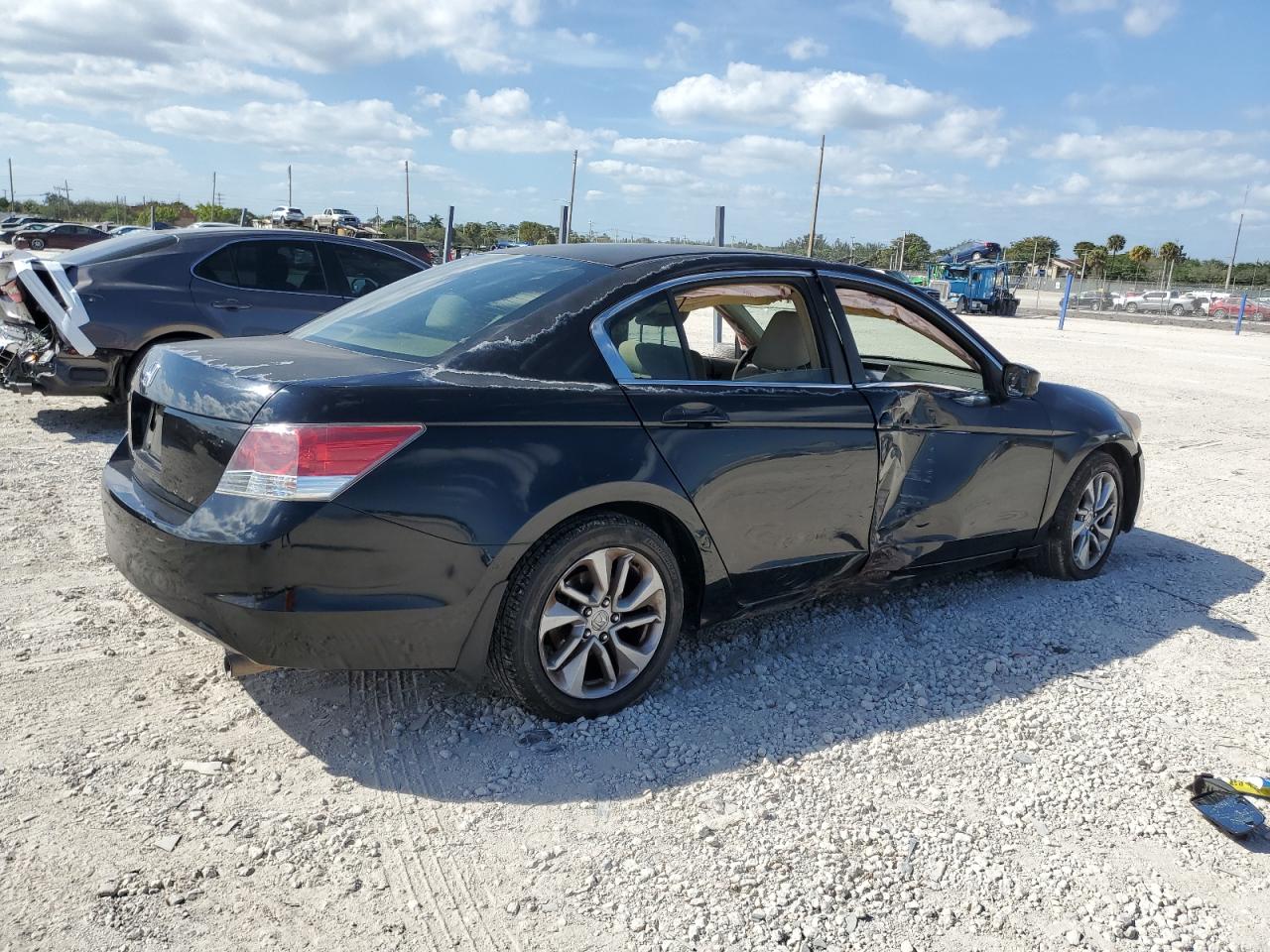 Photo 2 VIN: 1HGCP26388A060282 - HONDA ACCORD 