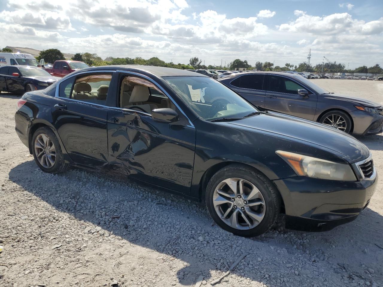 Photo 3 VIN: 1HGCP26388A060282 - HONDA ACCORD 