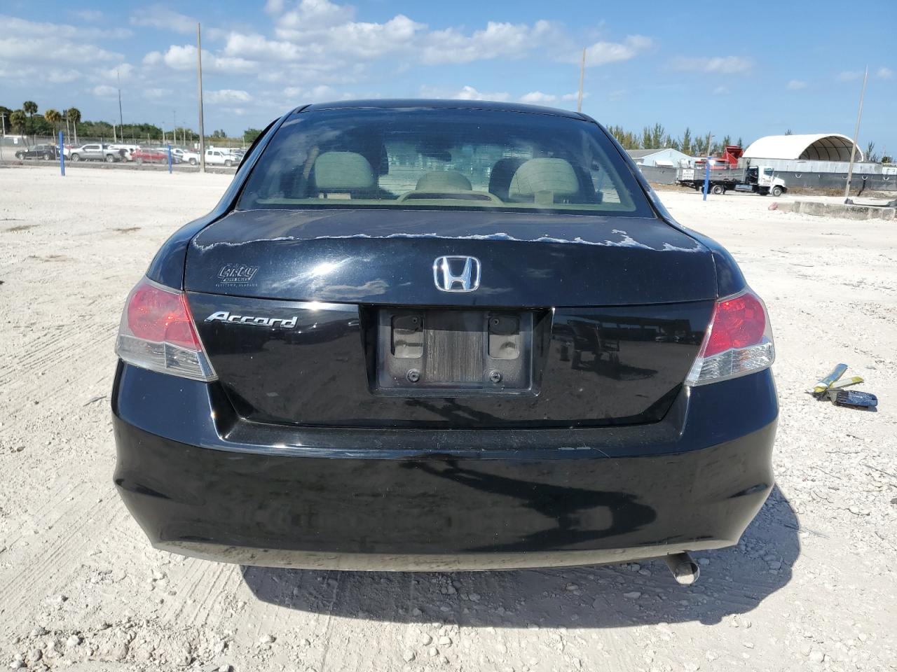 Photo 5 VIN: 1HGCP26388A060282 - HONDA ACCORD 