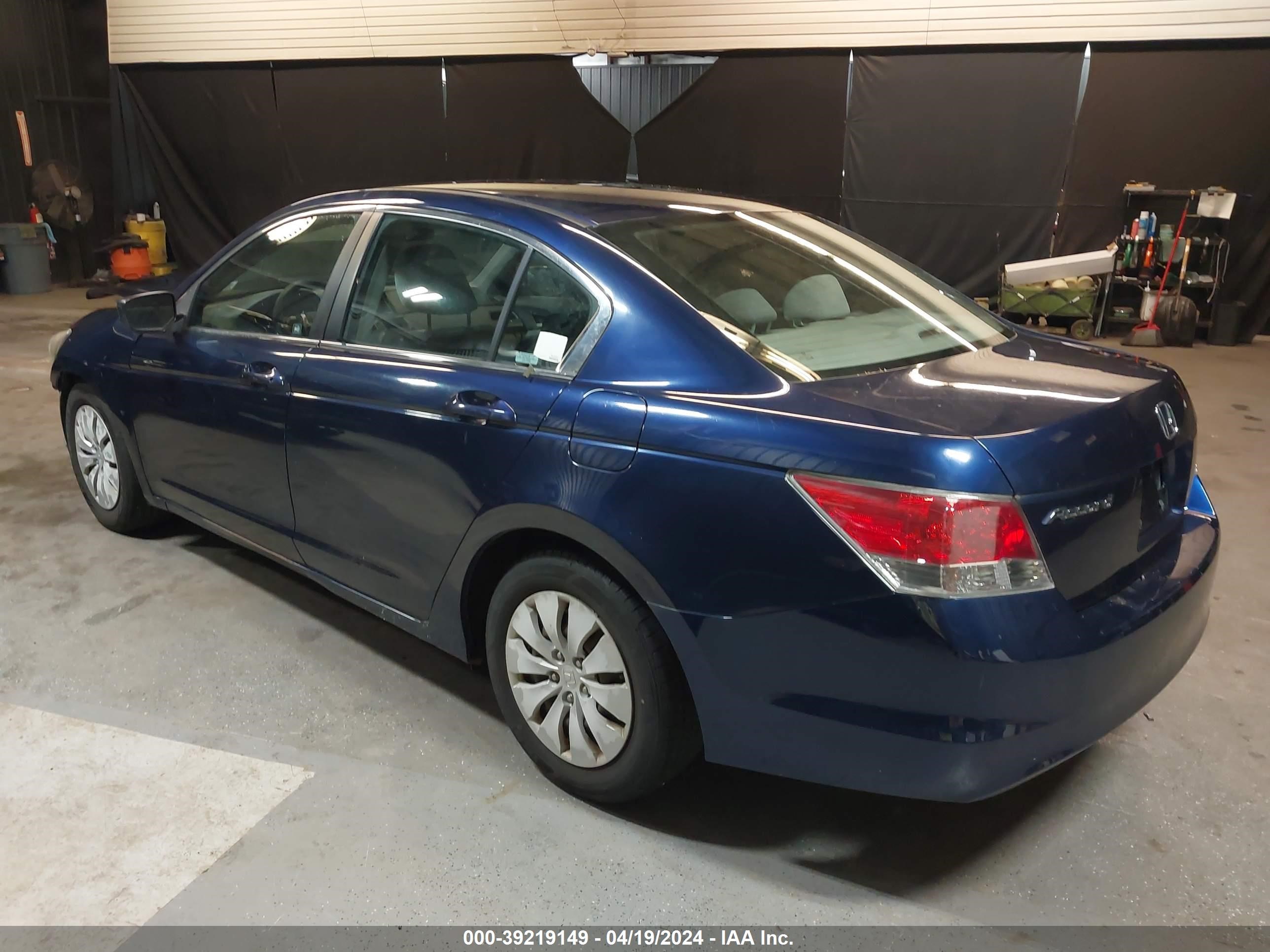 Photo 2 VIN: 1HGCP26389A011228 - HONDA ACCORD 