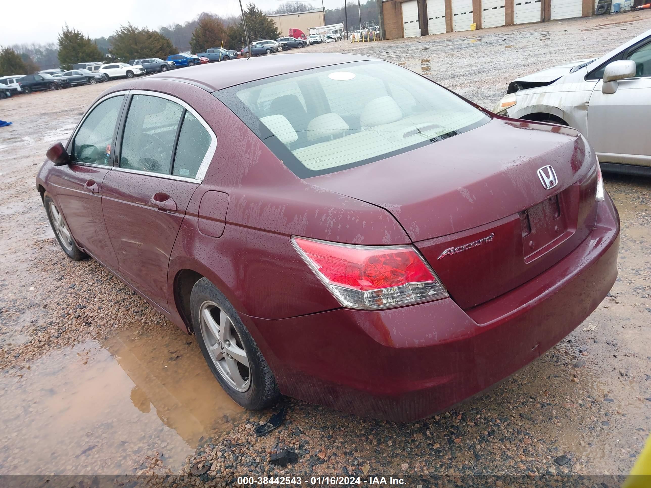 Photo 2 VIN: 1HGCP26389A133121 - HONDA ACCORD 