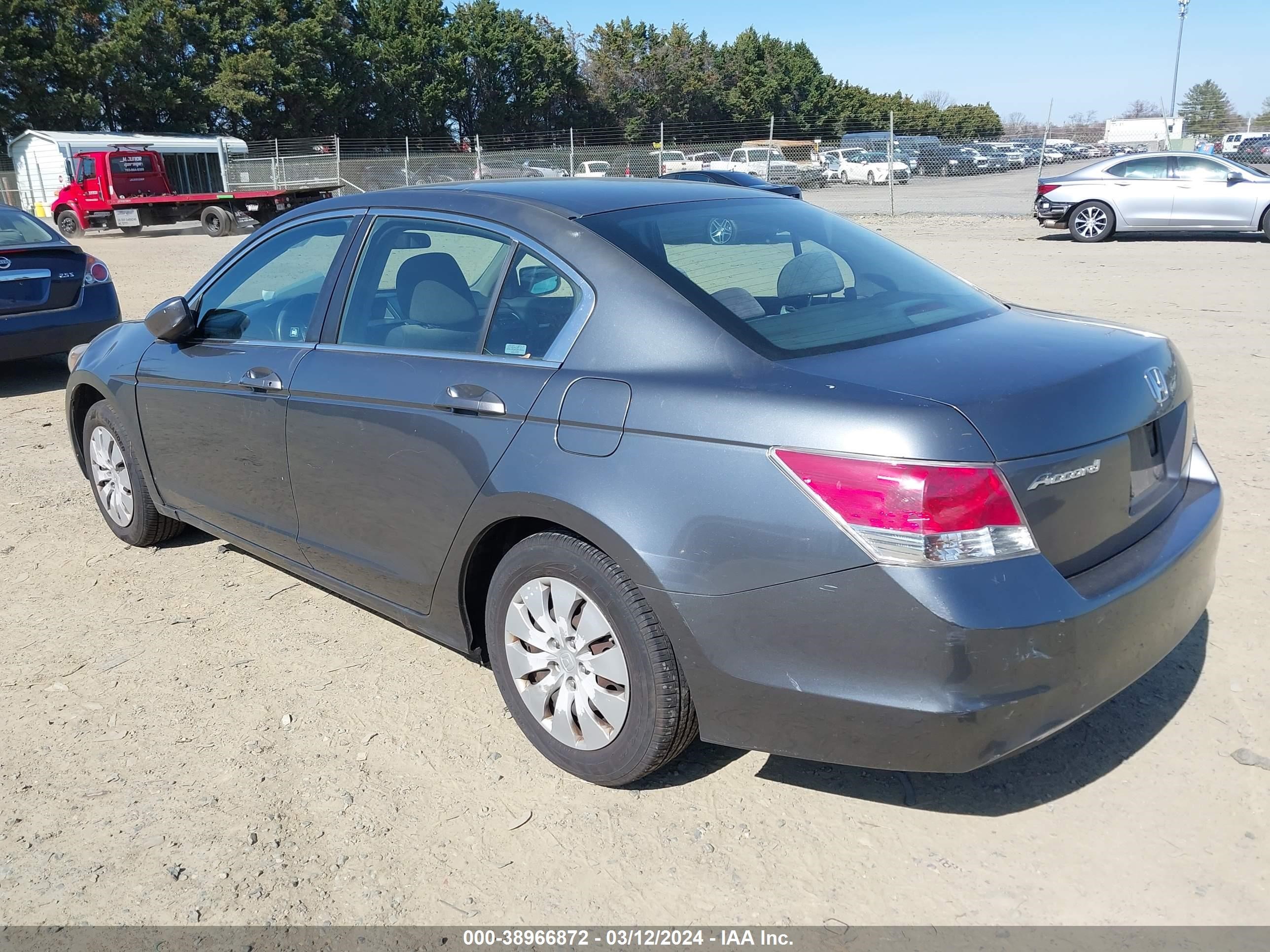 Photo 2 VIN: 1HGCP26398A061585 - HONDA ACCORD 