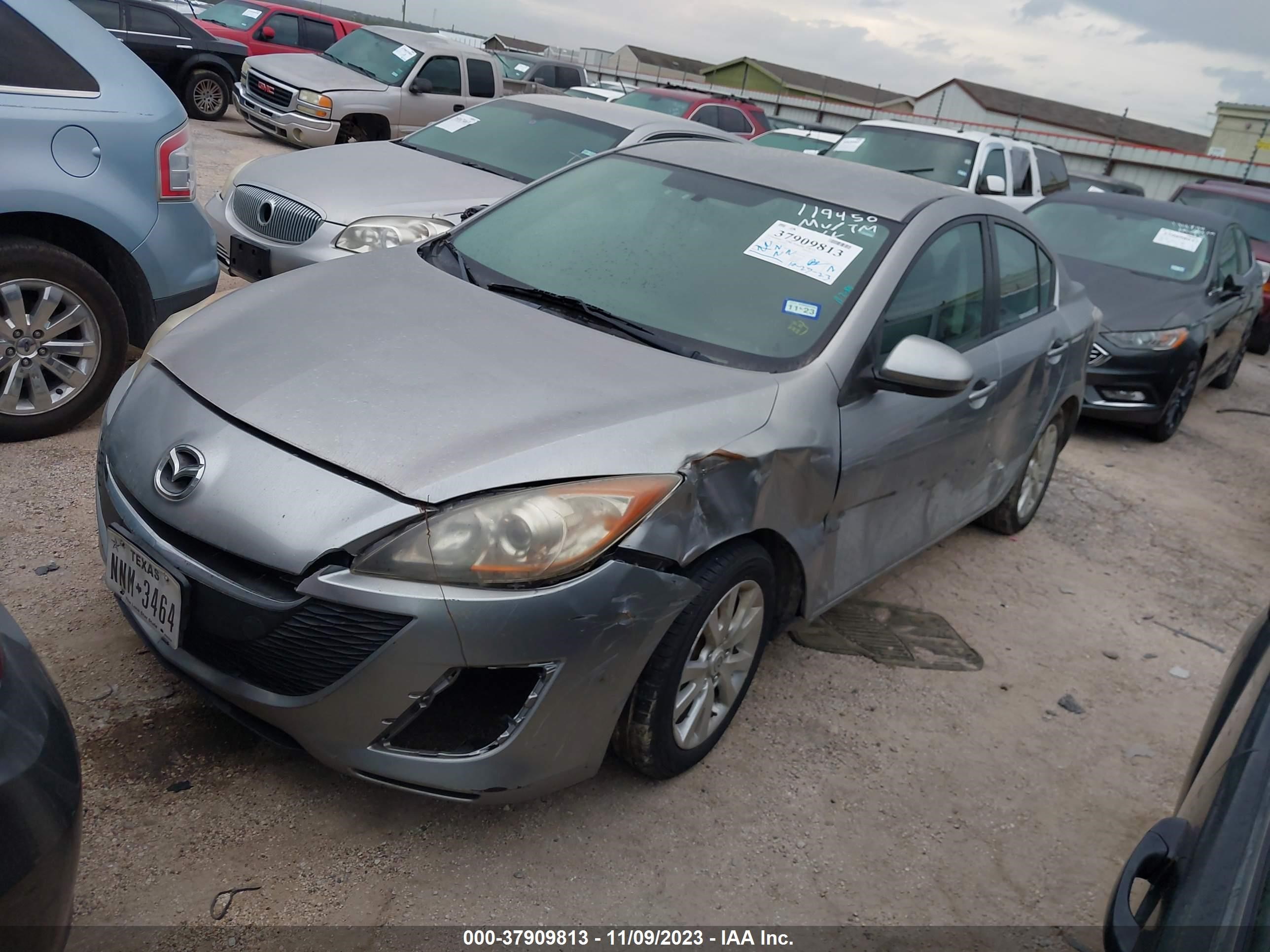 Photo 1 VIN: 1HGCP26399A064696 - MAZDA 3 