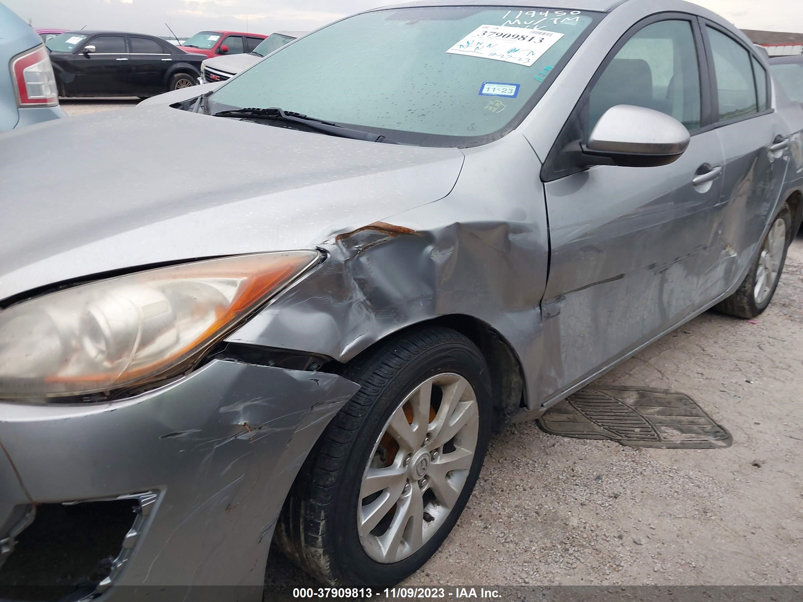 Photo 5 VIN: 1HGCP26399A064696 - MAZDA 3 