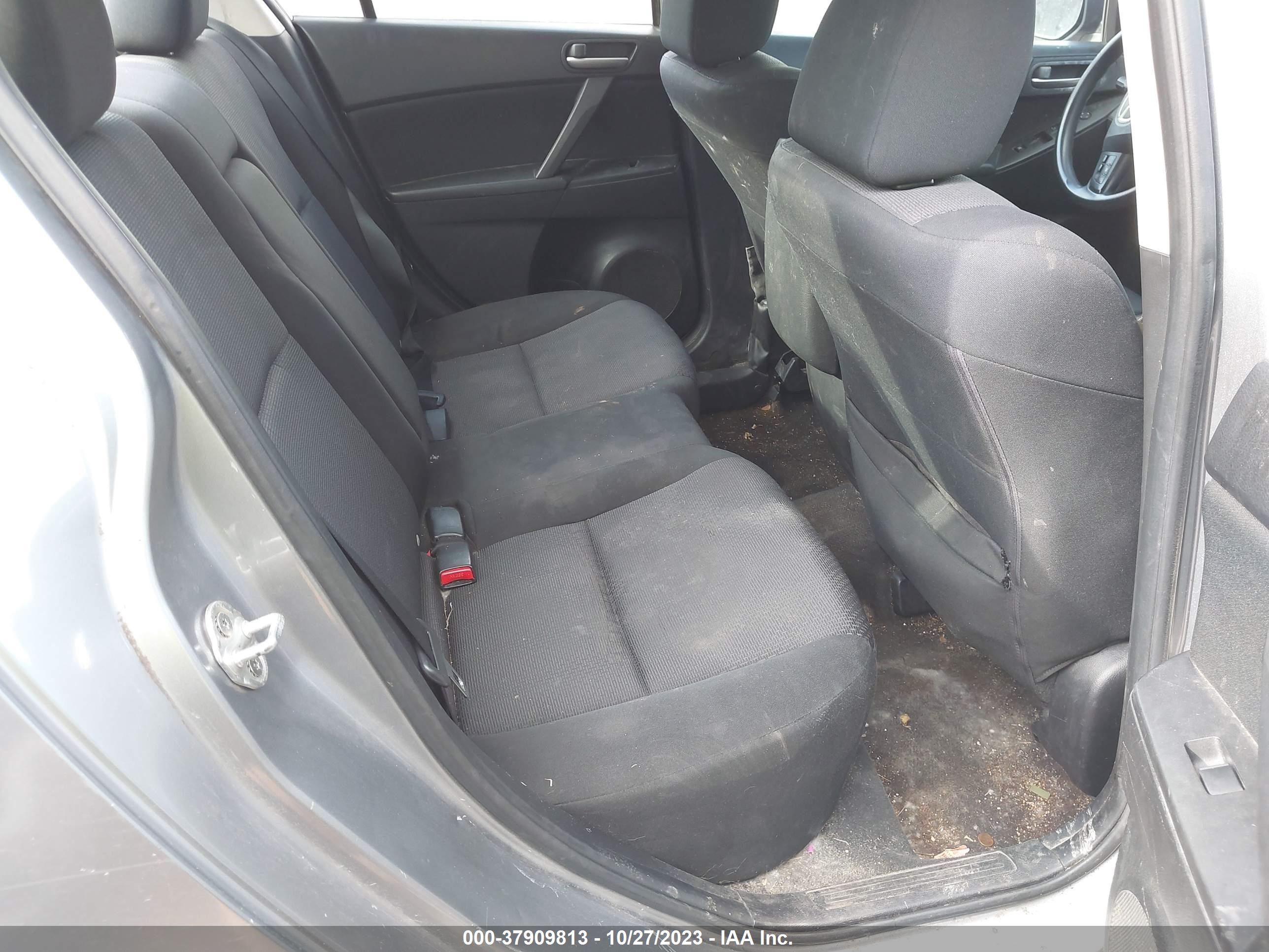 Photo 7 VIN: 1HGCP26399A064696 - MAZDA 3 